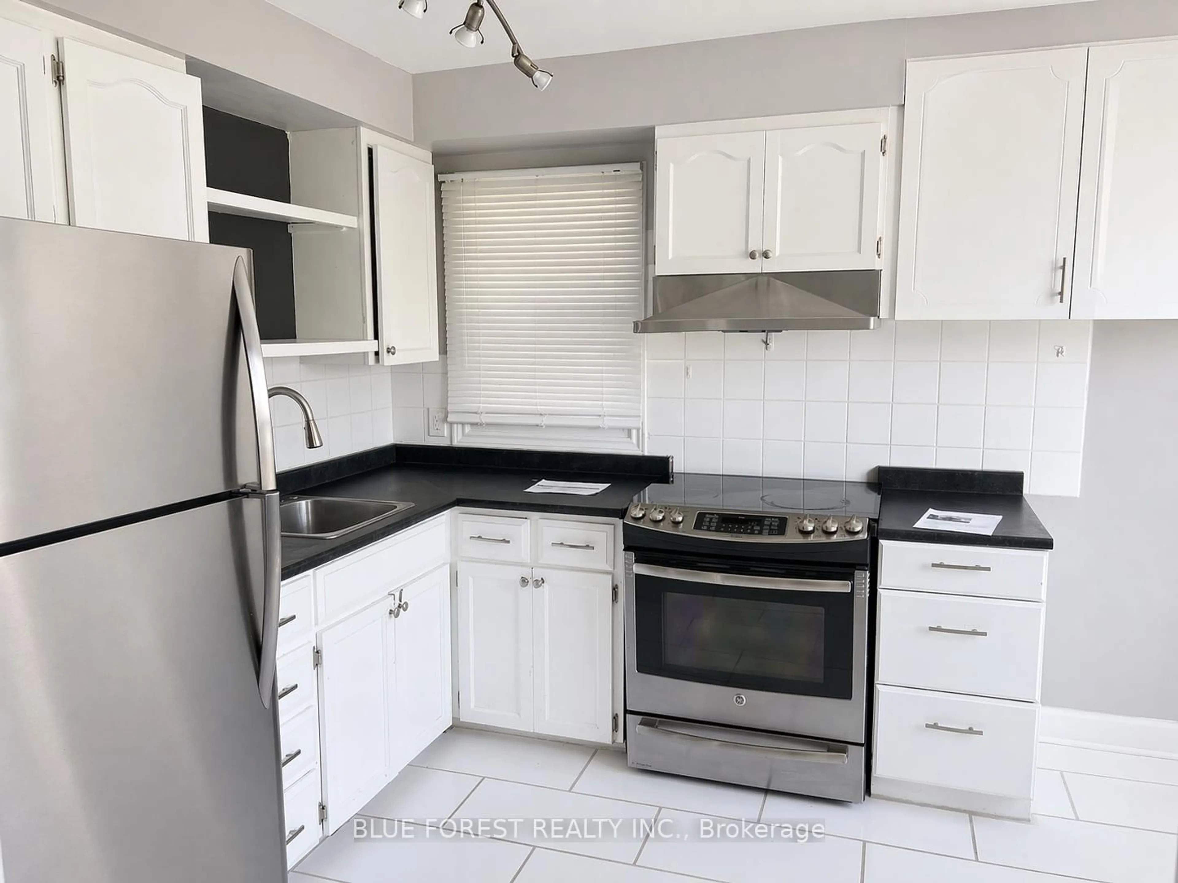 Standard kitchen, unknown for 751 Curry St, London East Ontario N5Y 1N5