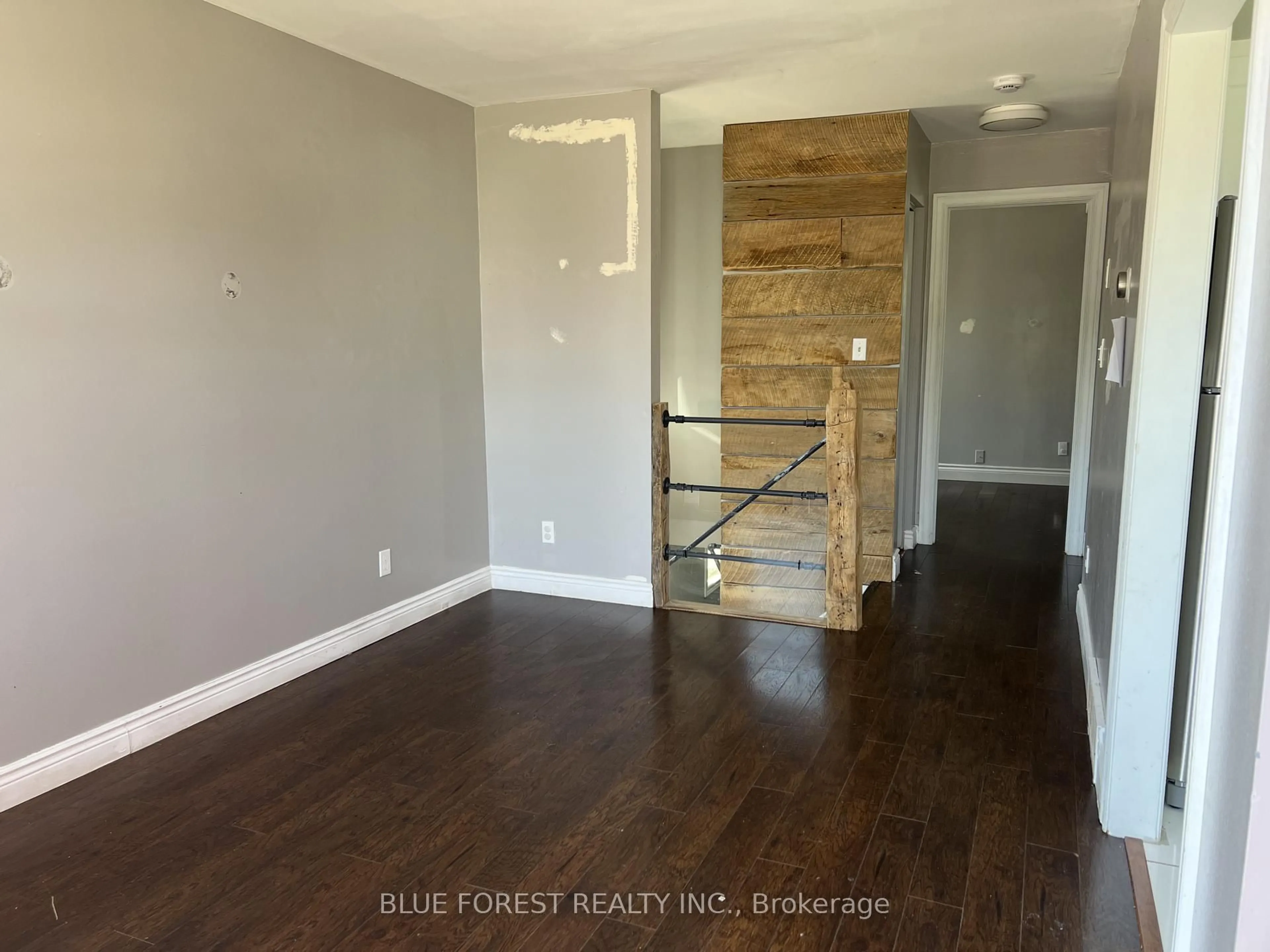 Unknown for 751 Curry St, London East Ontario N5Y 1N5