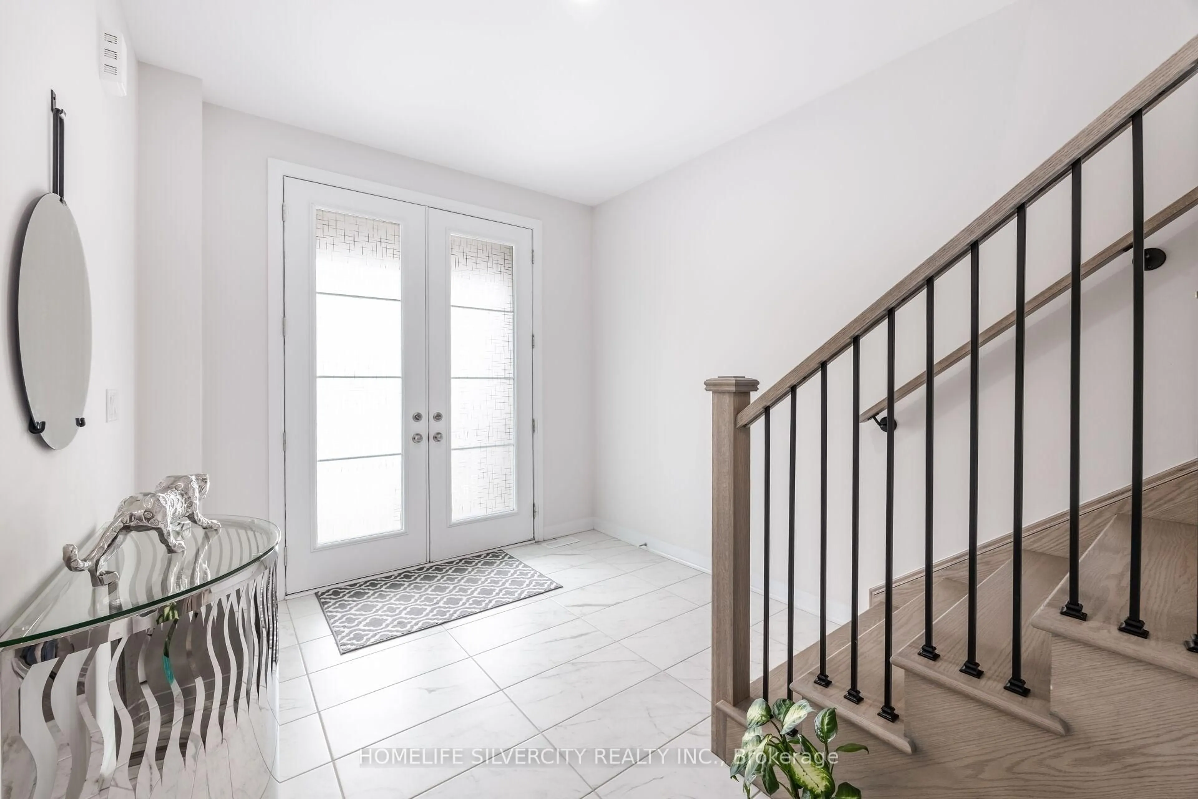 Indoor entryway for 40 Conboy Dr, Erin Ontario N0B 1T0