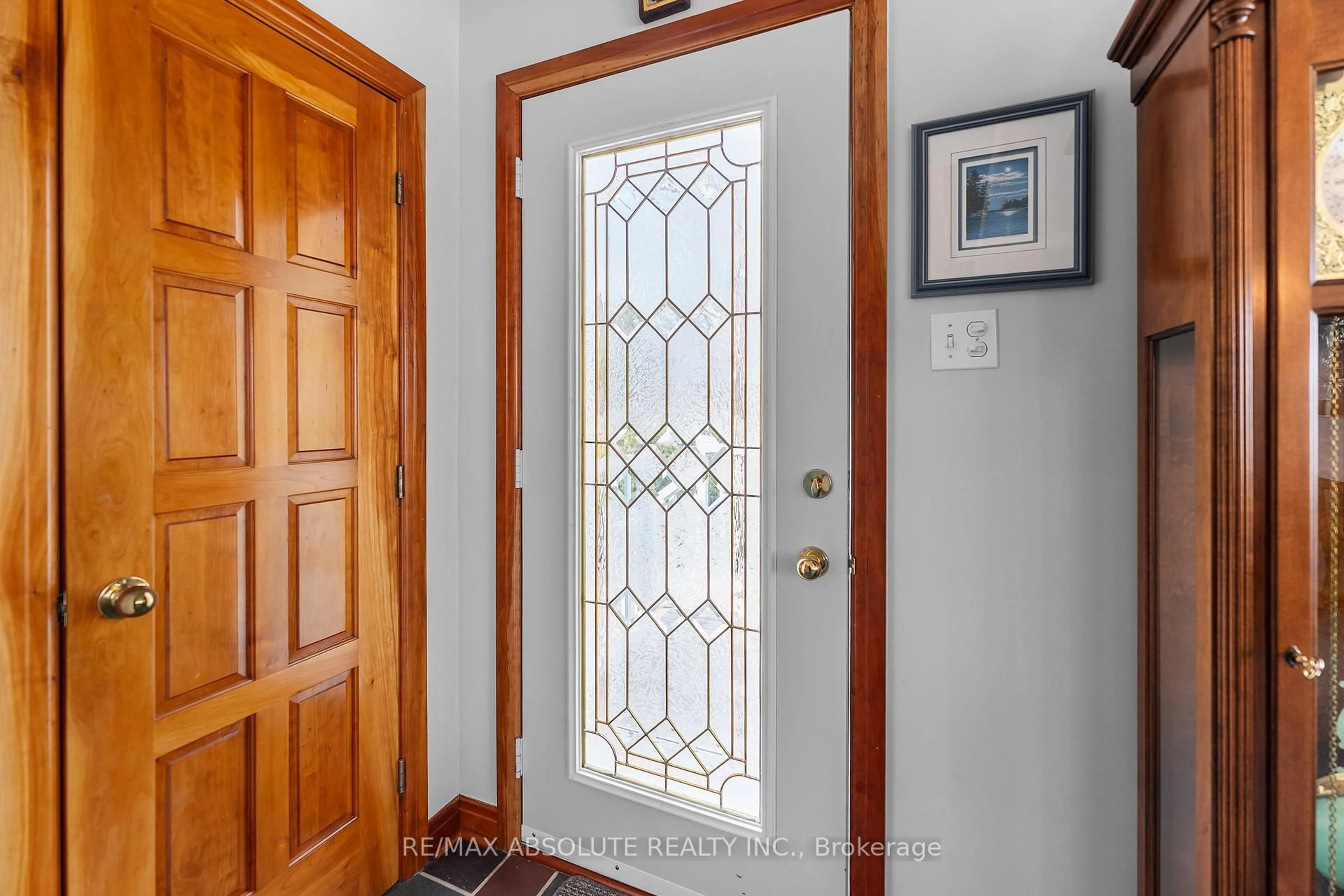 Indoor entryway for 85 Laird St, Arnprior Ontario K7S 2E2