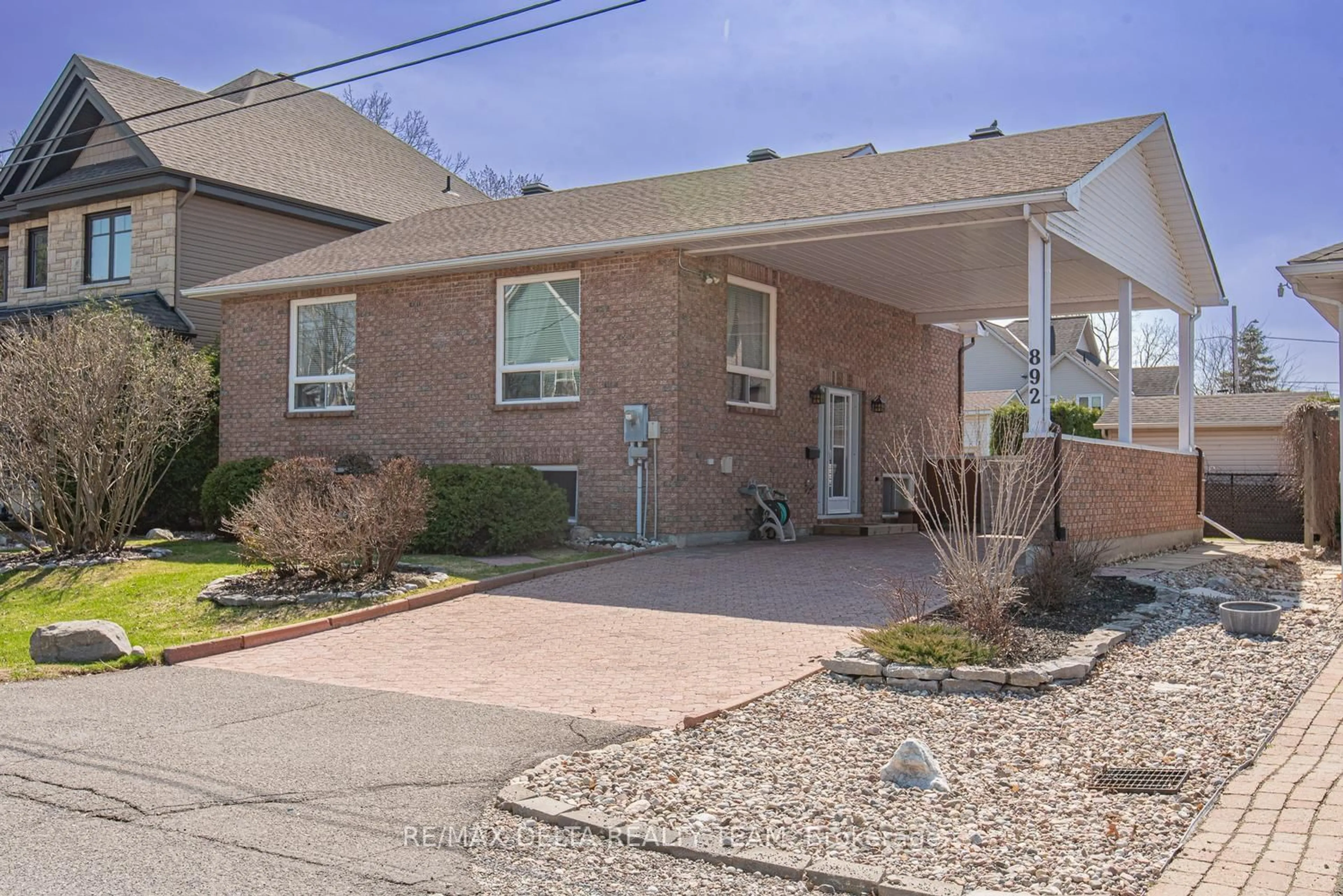 Unknown for 892 Beauchamp Ave, Orleans Ontario K1C 3A7