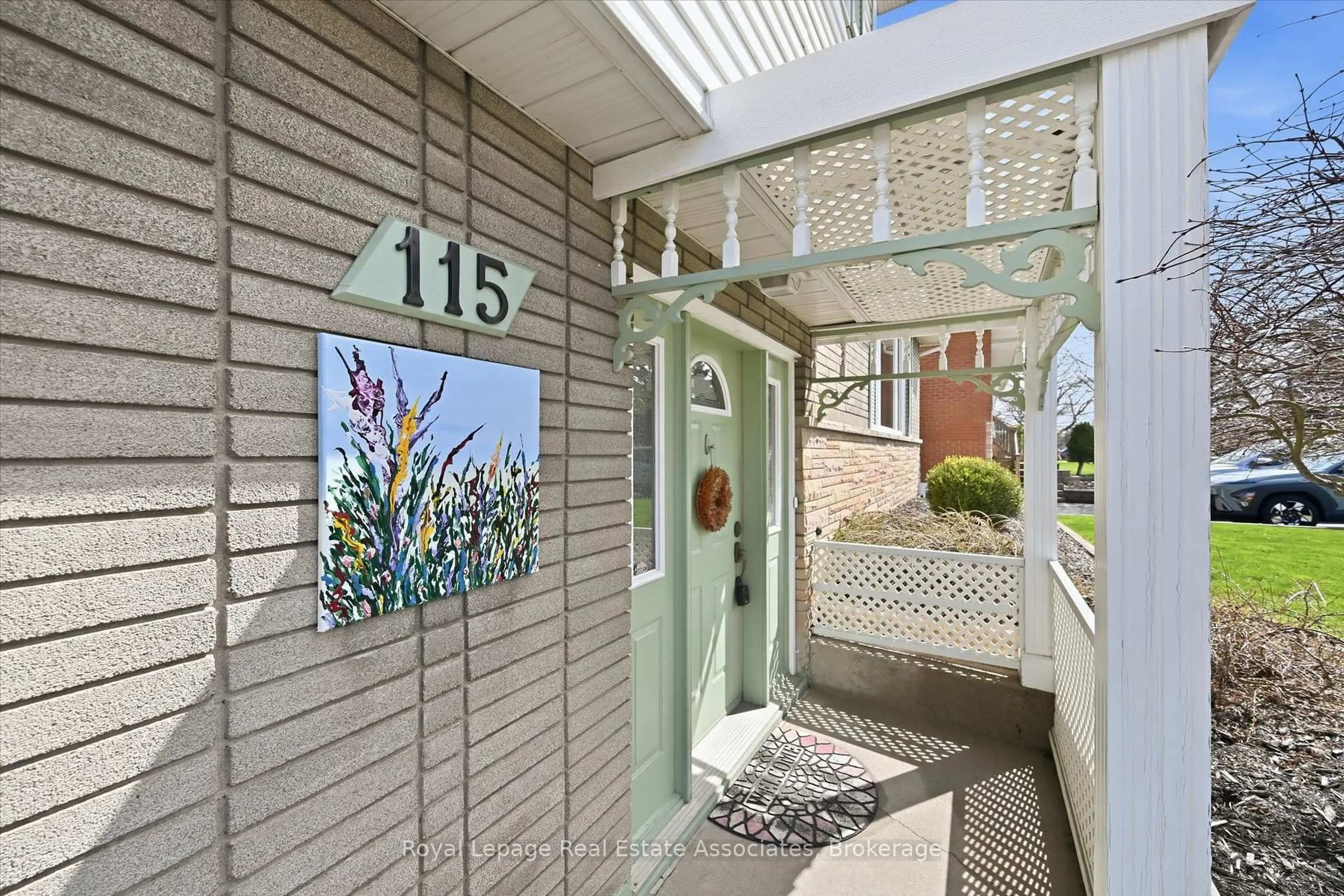 Indoor entryway for 115 Laurier Ave, Hamilton Ontario L0C 3S5