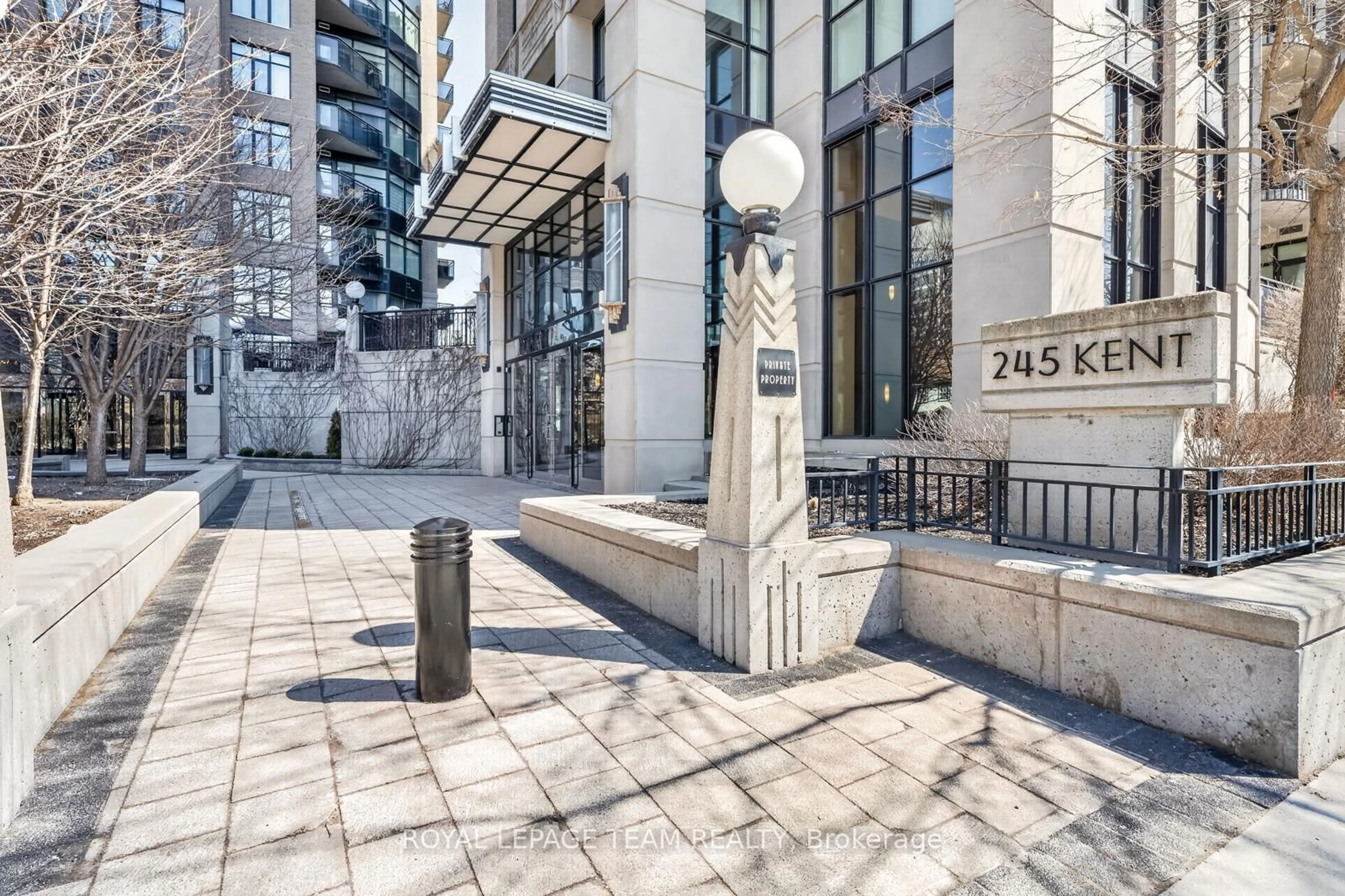 Indoor foyer for 245 KENT St #1101, Ottawa Ontario K2P 0A5