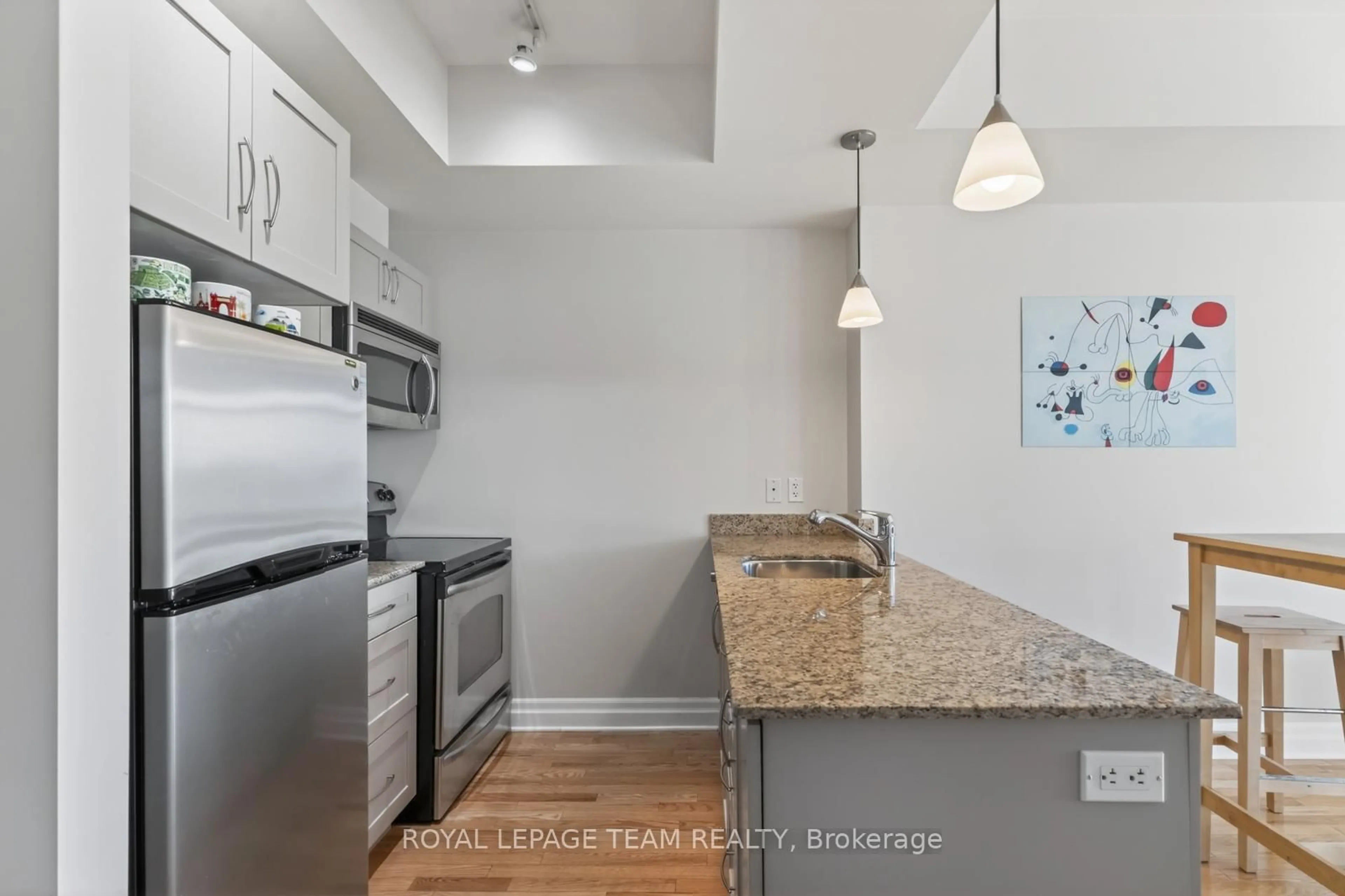 Standard kitchen, unknown for 245 KENT St #1101, Ottawa Ontario K2P 0A5