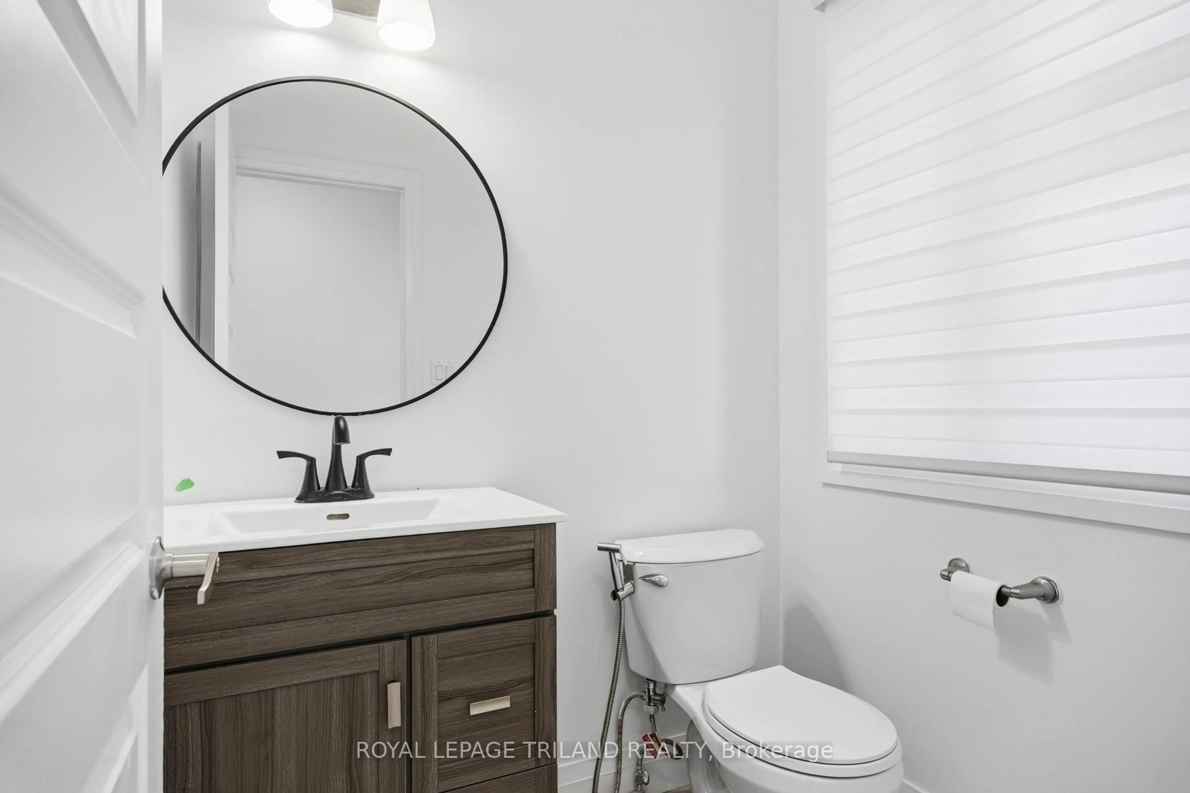 Standard bathroom, ceramic/tile floor for 1994 Foxridge Cres, London North Ontario N6G 0L8