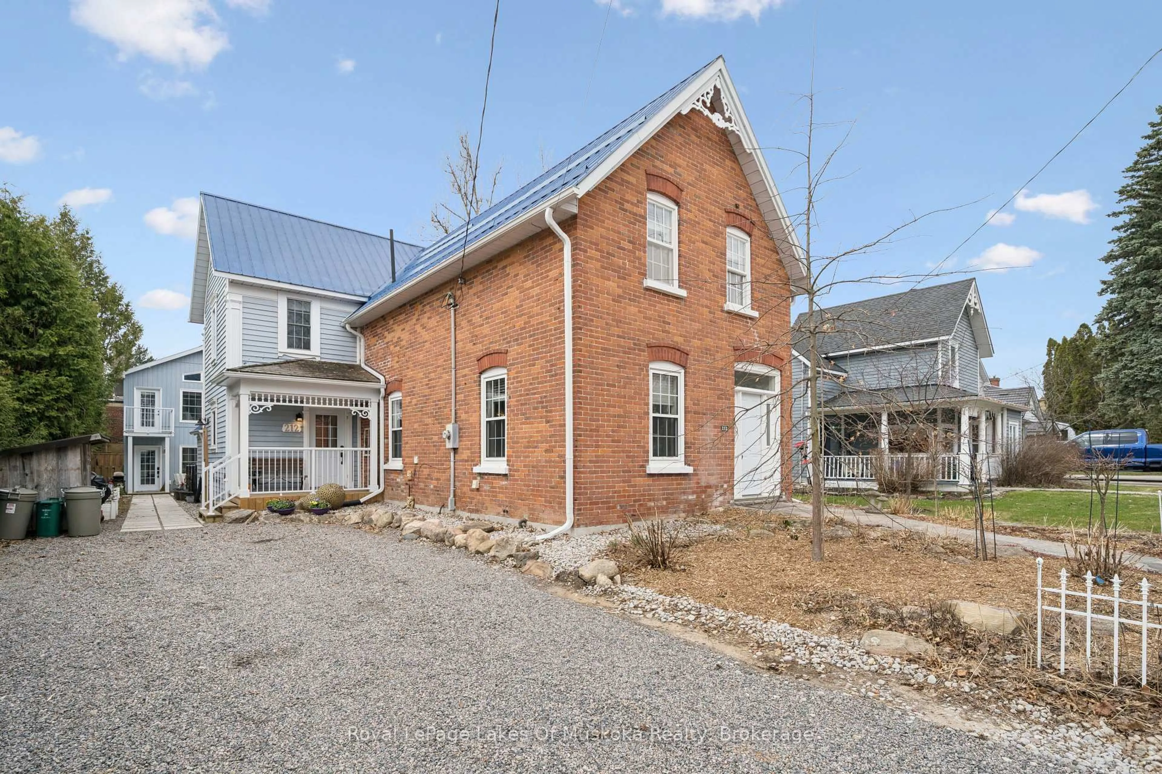 Home with brick exterior material, building for 212 James St, Bracebridge Ontario P1L 2B8
