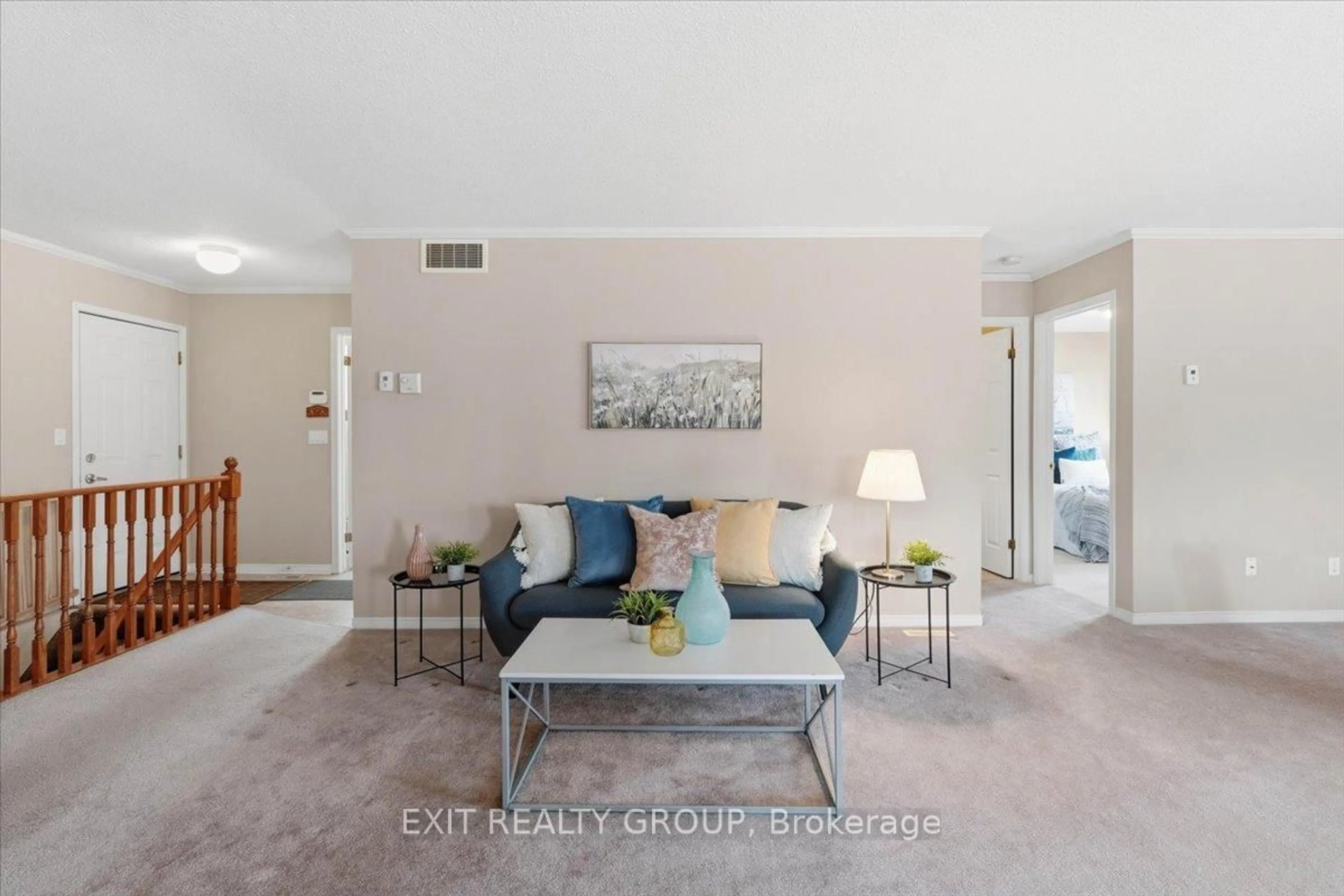 Living room with furniture, carpet floor for 334 Bridge St, Belleville Ontario K8P 5M1