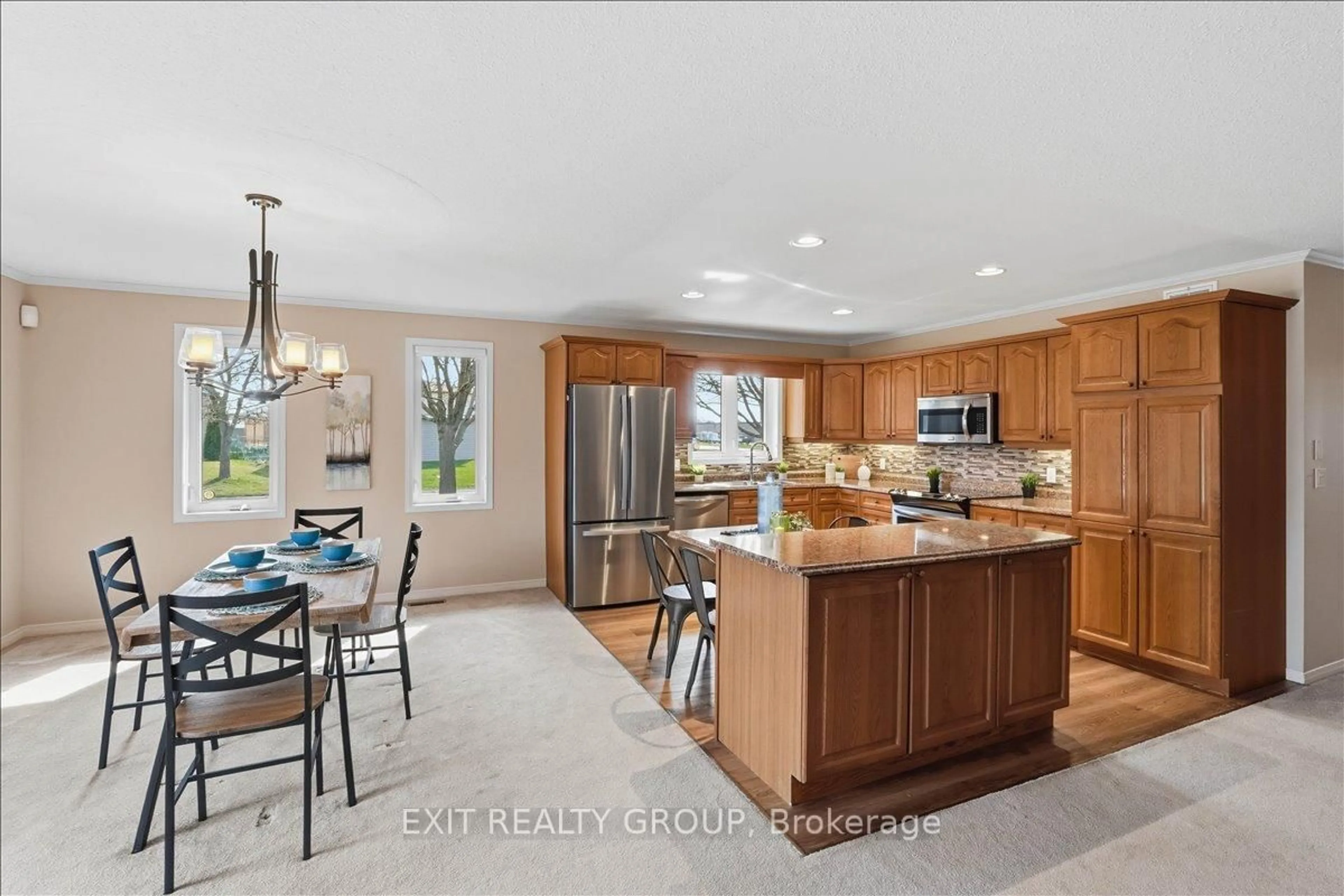 Open concept kitchen, ceramic/tile floor for 334 Bridge St, Belleville Ontario K8P 5M1