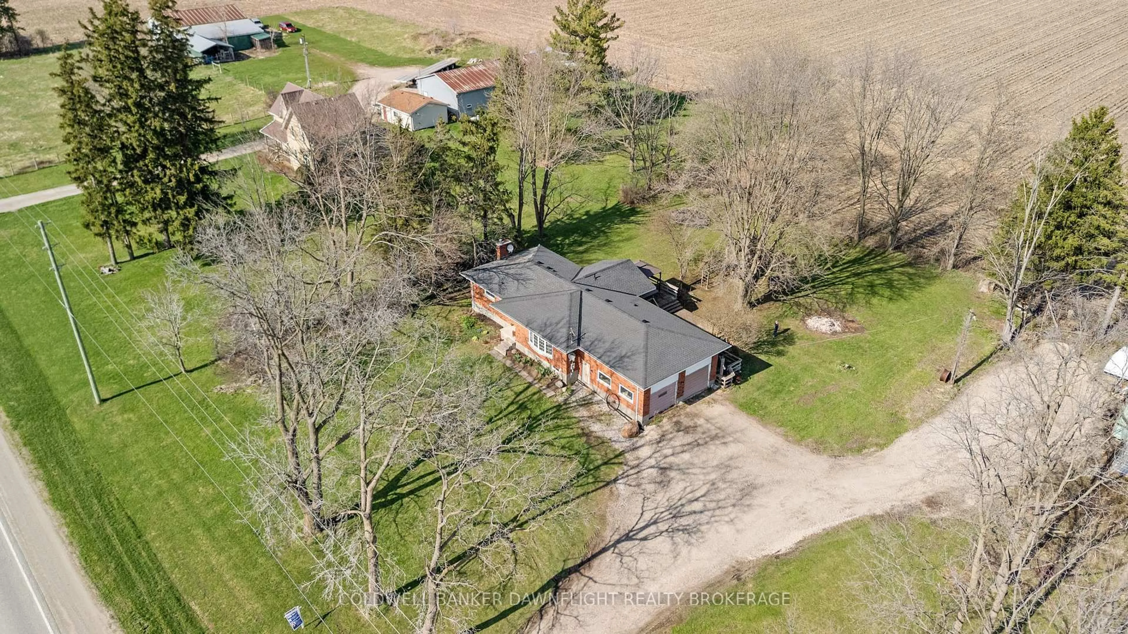 A pic from outside/outdoor area/front of a property/back of a property/a pic from drone, building for 22824 Nissouri Rd, Thames Centre Ontario N0M 2P0