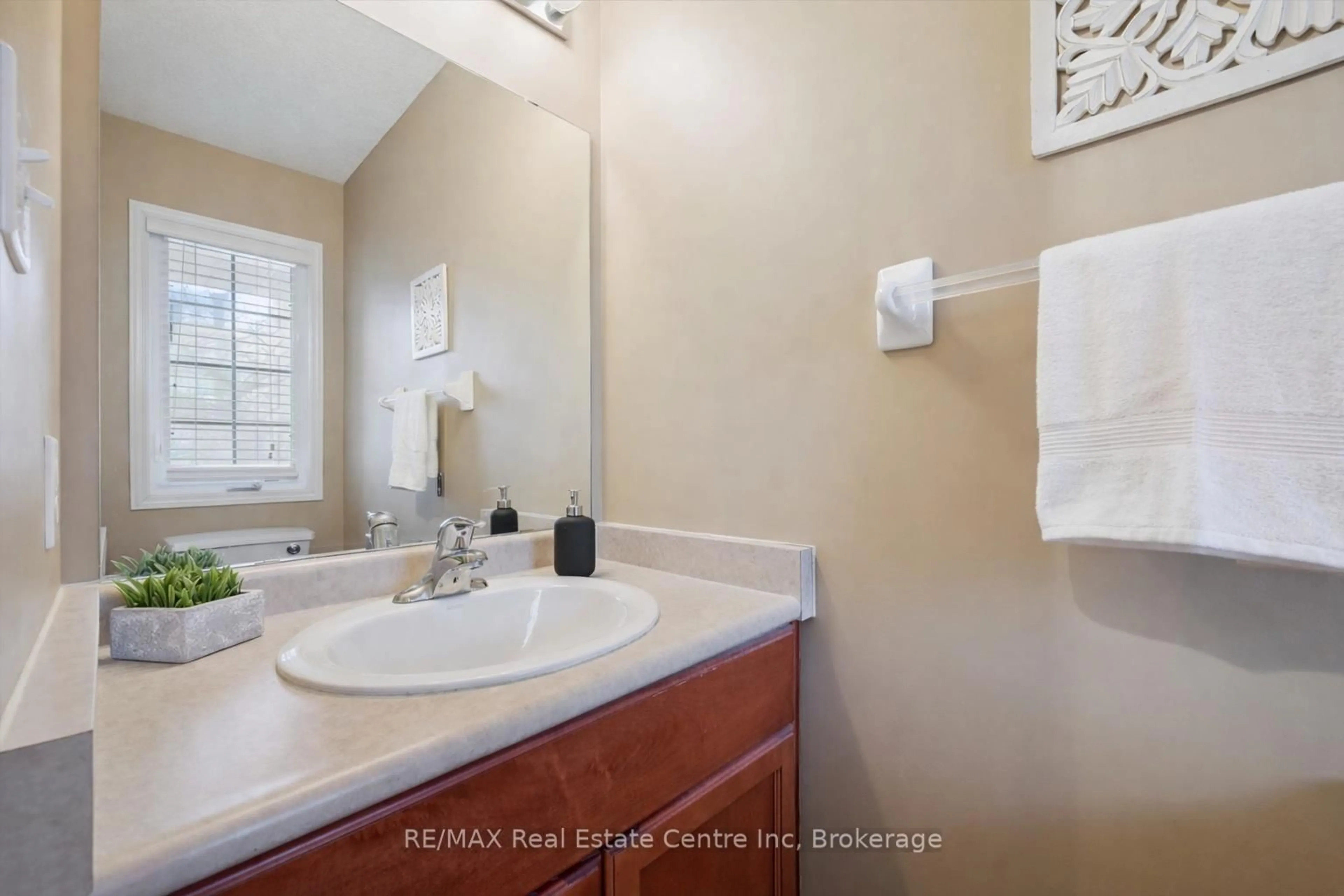 Standard bathroom, ceramic/tile floor for 210 DAWN Ave #38, Guelph Ontario N1G 5L5