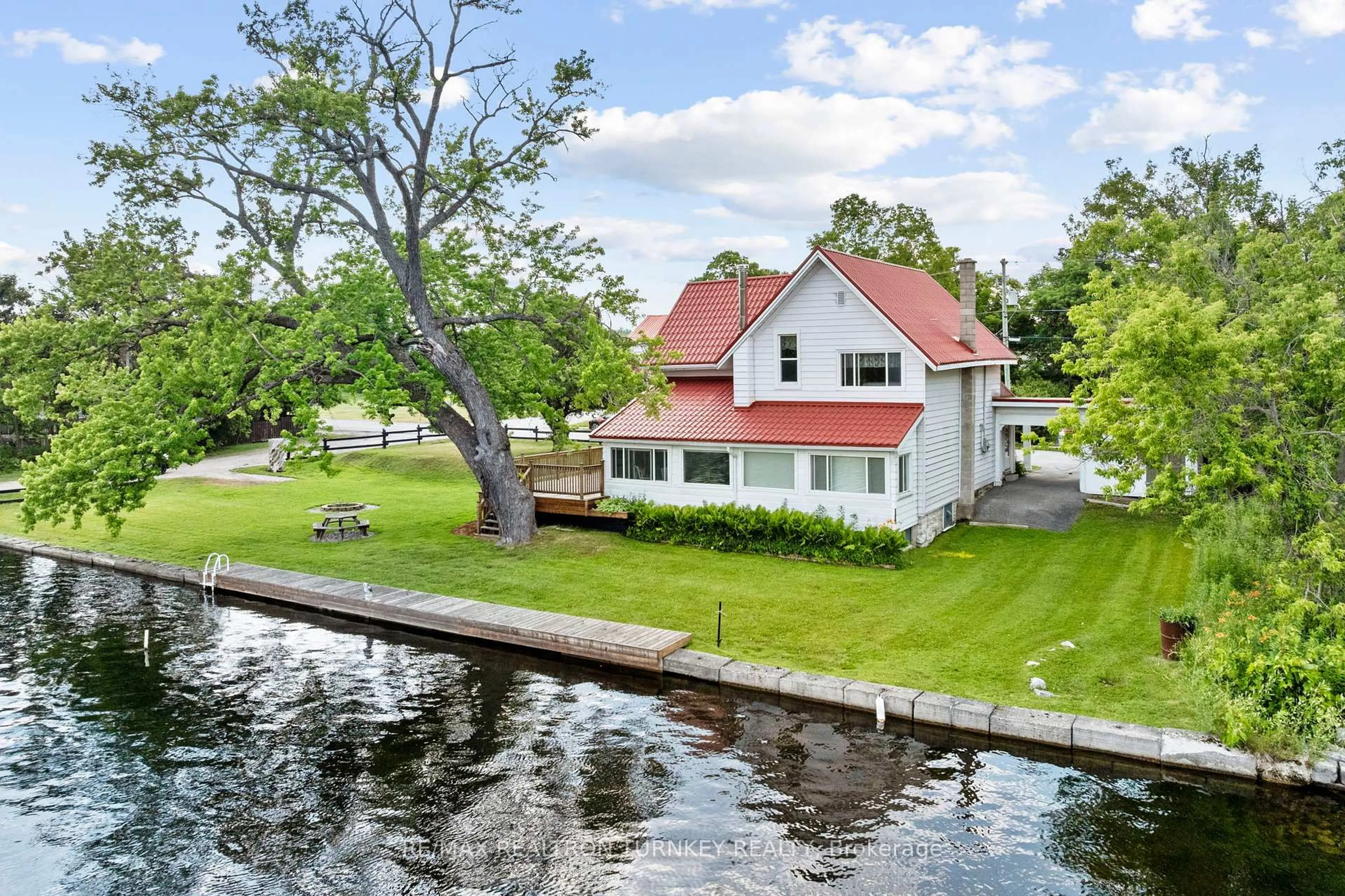 A pic from outside/outdoor area/front of a property/back of a property/a pic from drone, water/lake/river/ocean view for 15 North Water St, Kawartha Lakes Ontario K0M 1K0