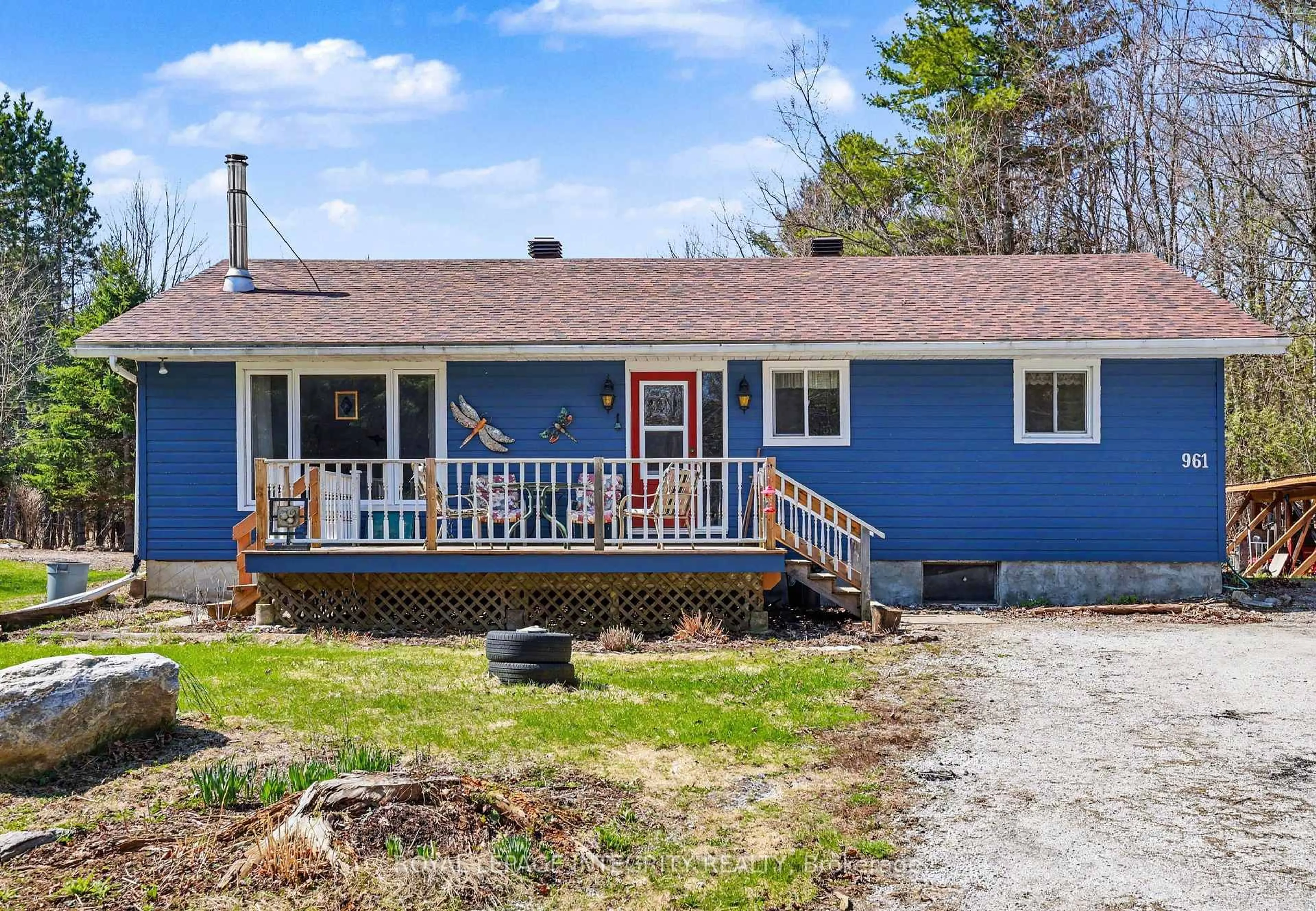 Home with vinyl exterior material, unknown for 961 11th Concession Rd, Mcdonalds Corners Ontario K0G 1M0