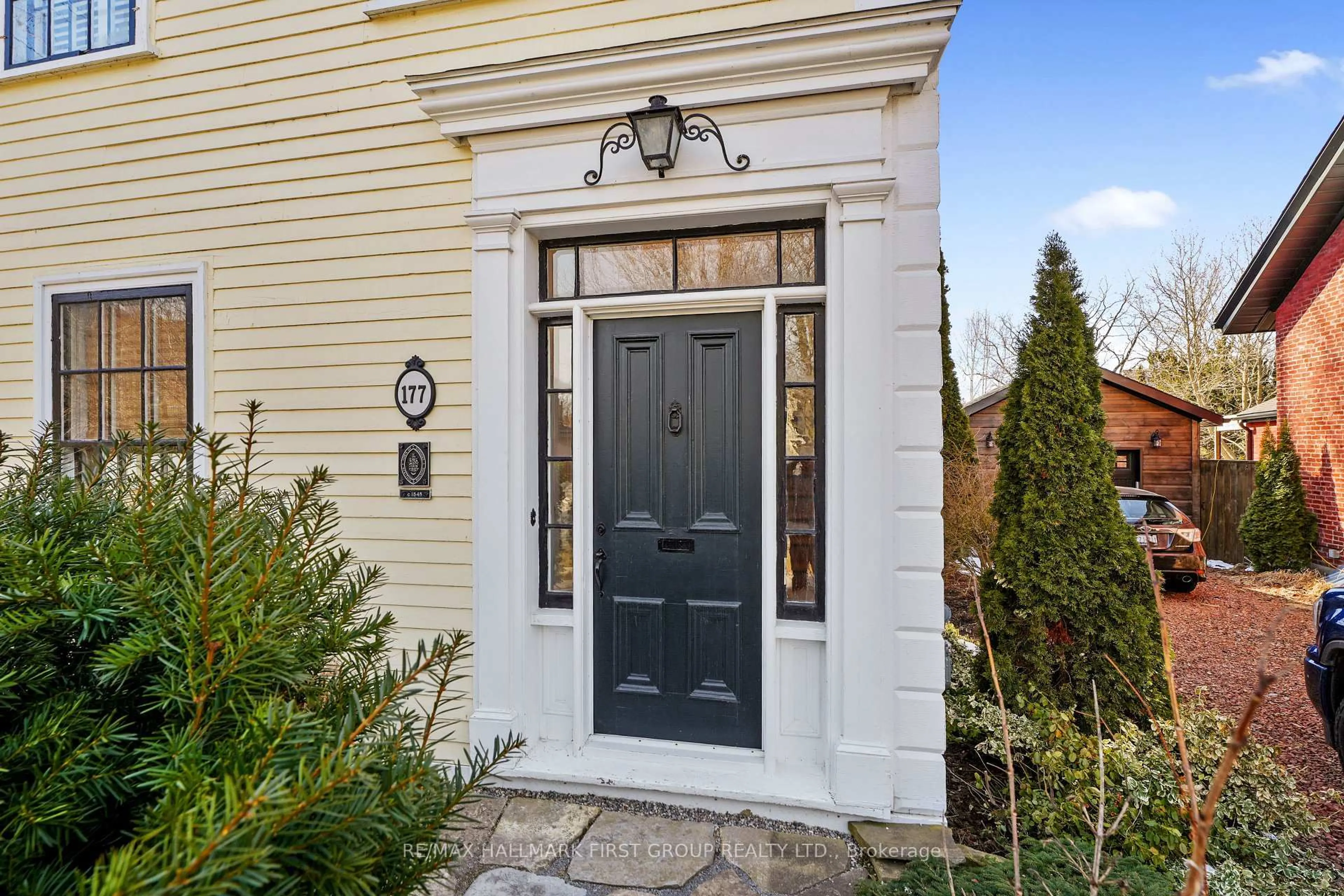 Indoor entryway for 177 King St, Cobourg Ontario K9A 2M8