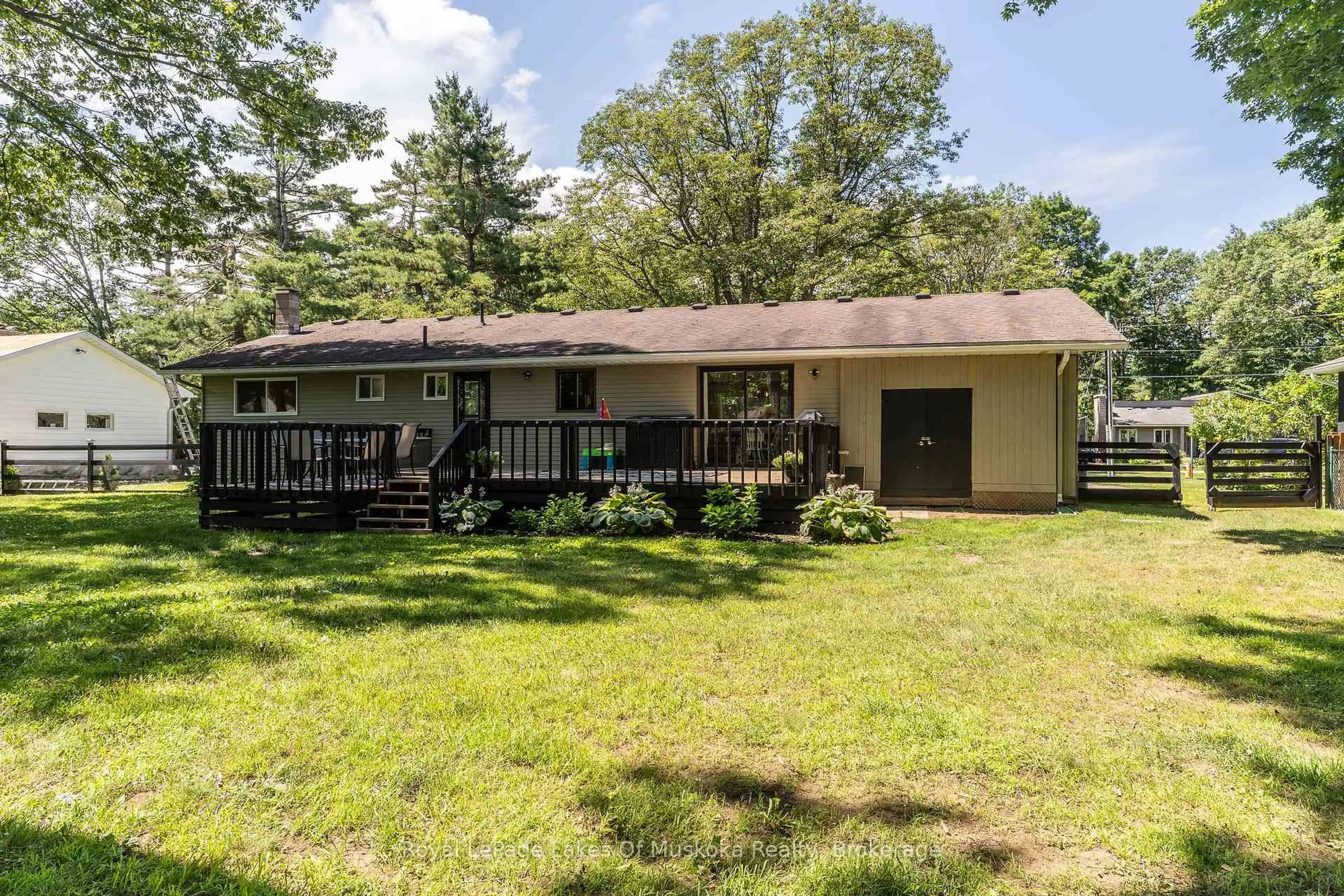 Patio, water/lake/river/ocean view for 220 Alexander St, Gravenhurst Ontario P1P 1A6