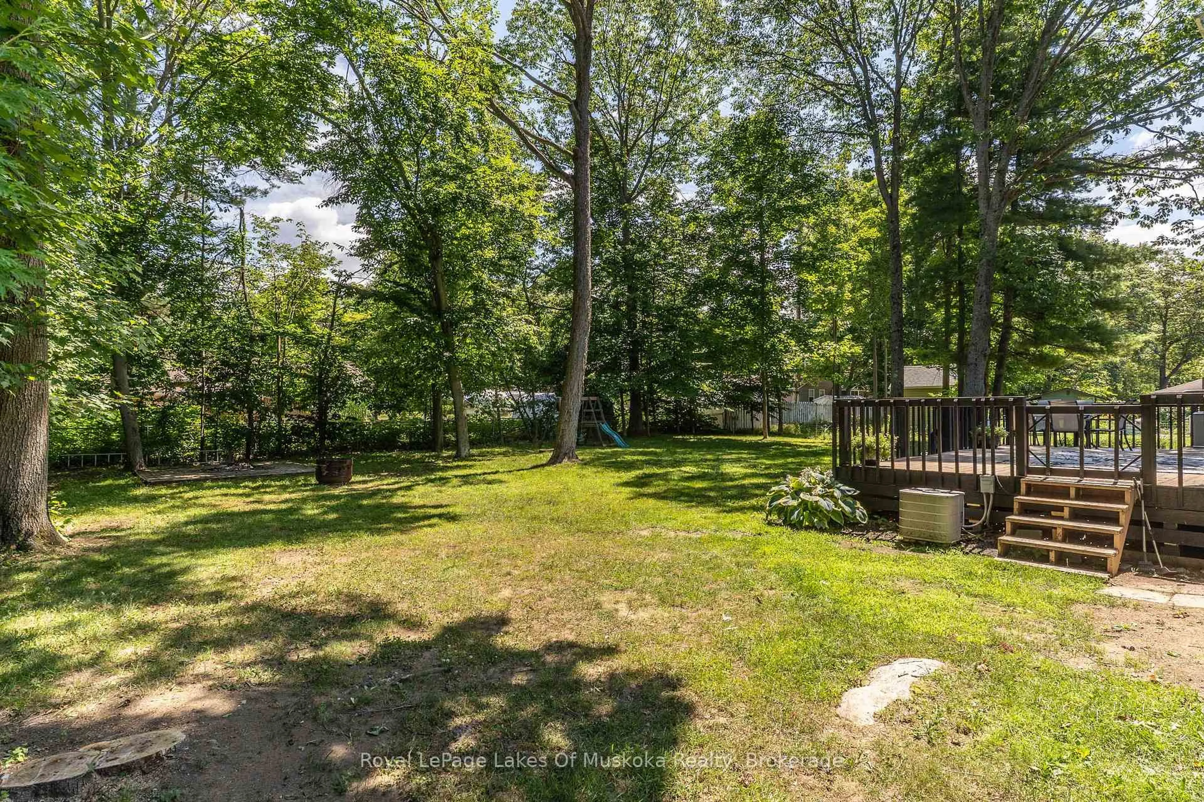 Patio, forest/trees view for 220 Alexander St, Gravenhurst Ontario P1P 1A6