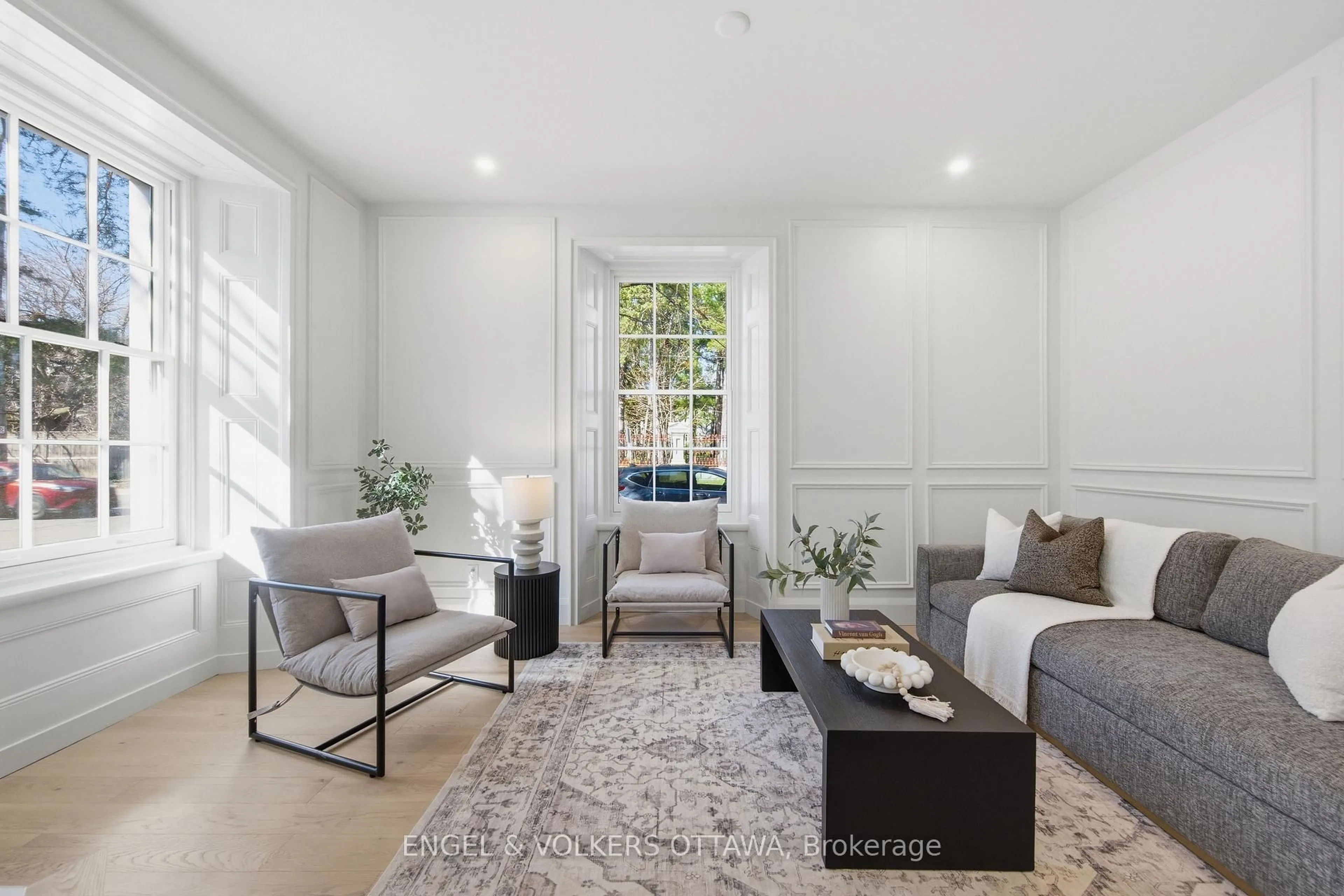 Living room with furniture, unknown for 71 Thomas St, Ottawa Ontario K1M 1M7