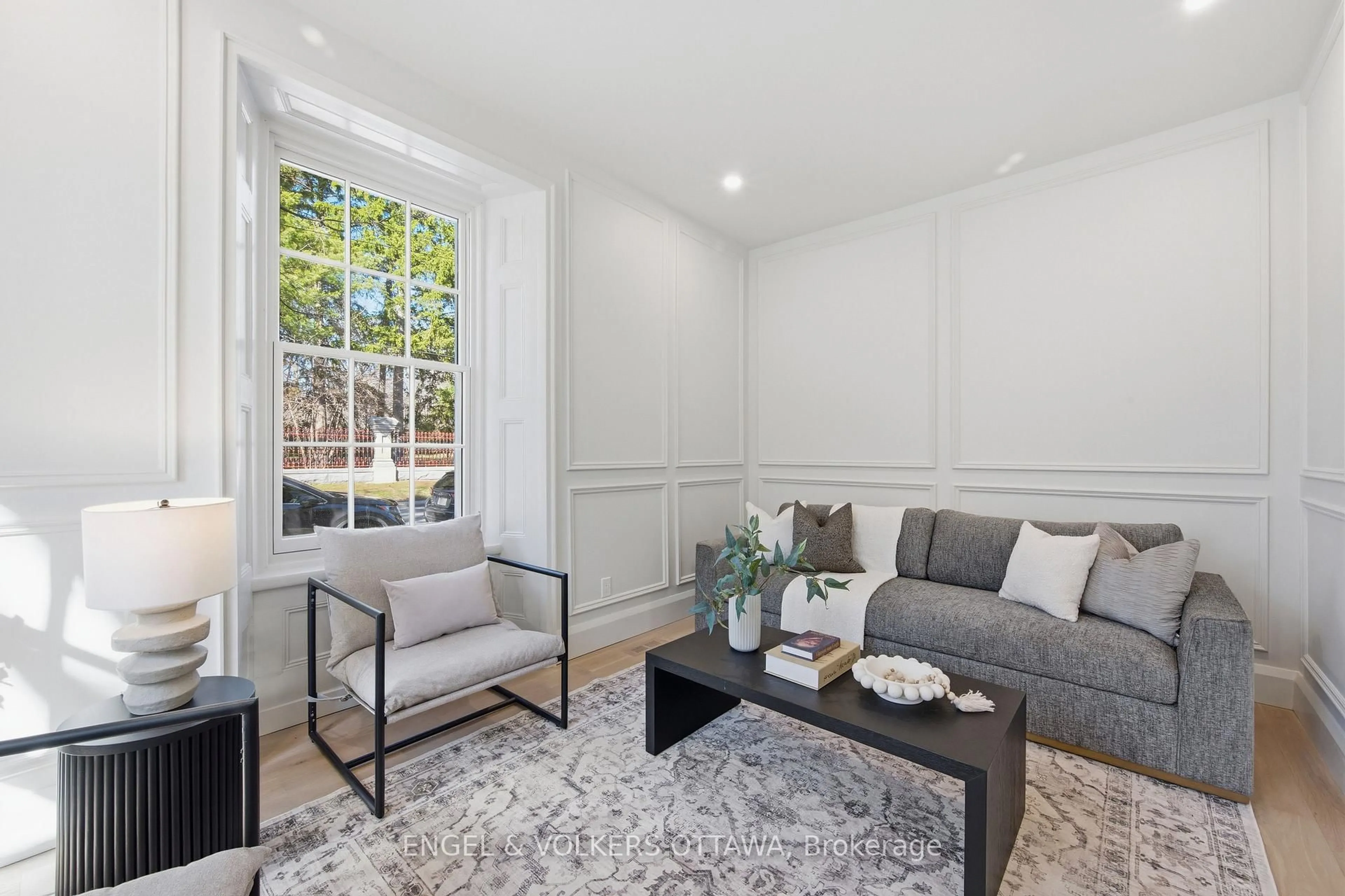 Living room with furniture, unknown for 71 Thomas St, Ottawa Ontario K1M 1M7