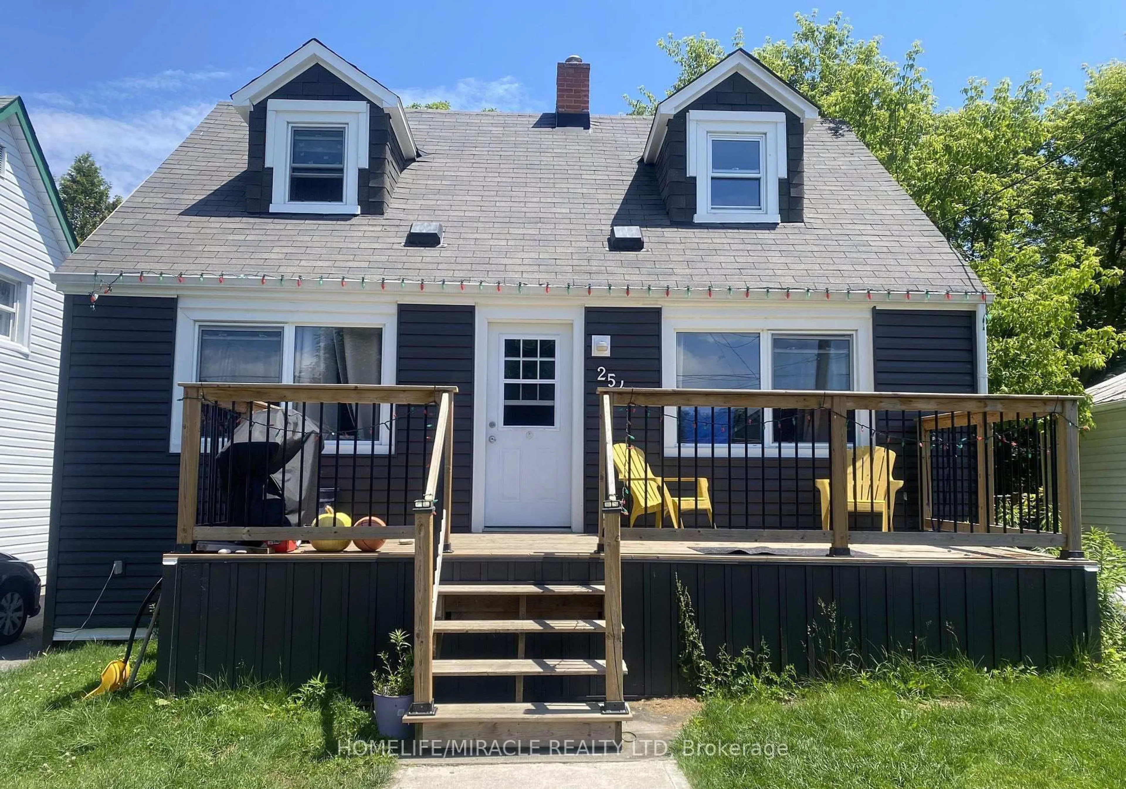 Home with vinyl exterior material, street for 254 Margaret St, Cobourg Ontario K9A 2Z7