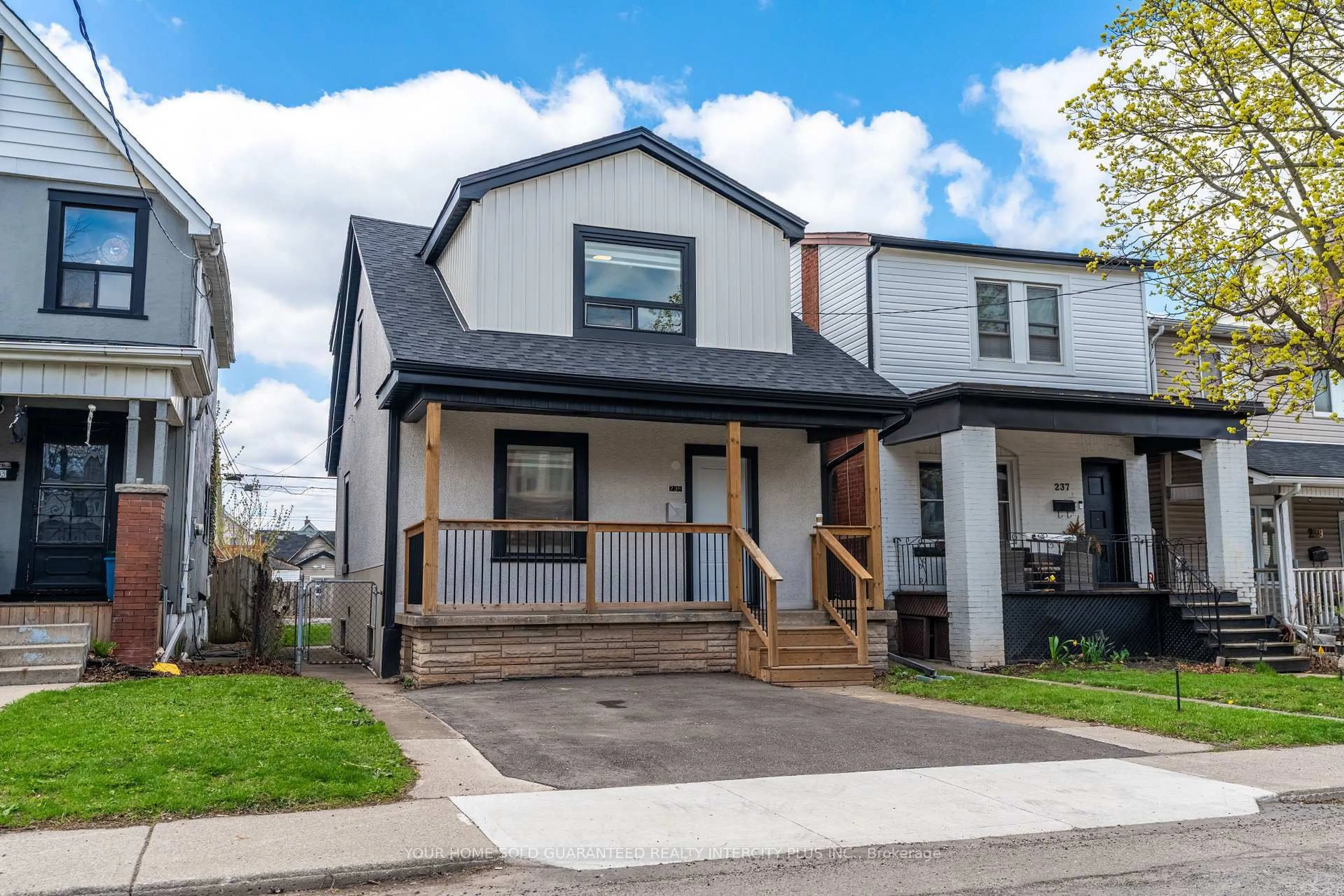 Home with vinyl exterior material, street for 235 Balmoral Ave, Hamilton Ontario L8L 7S1