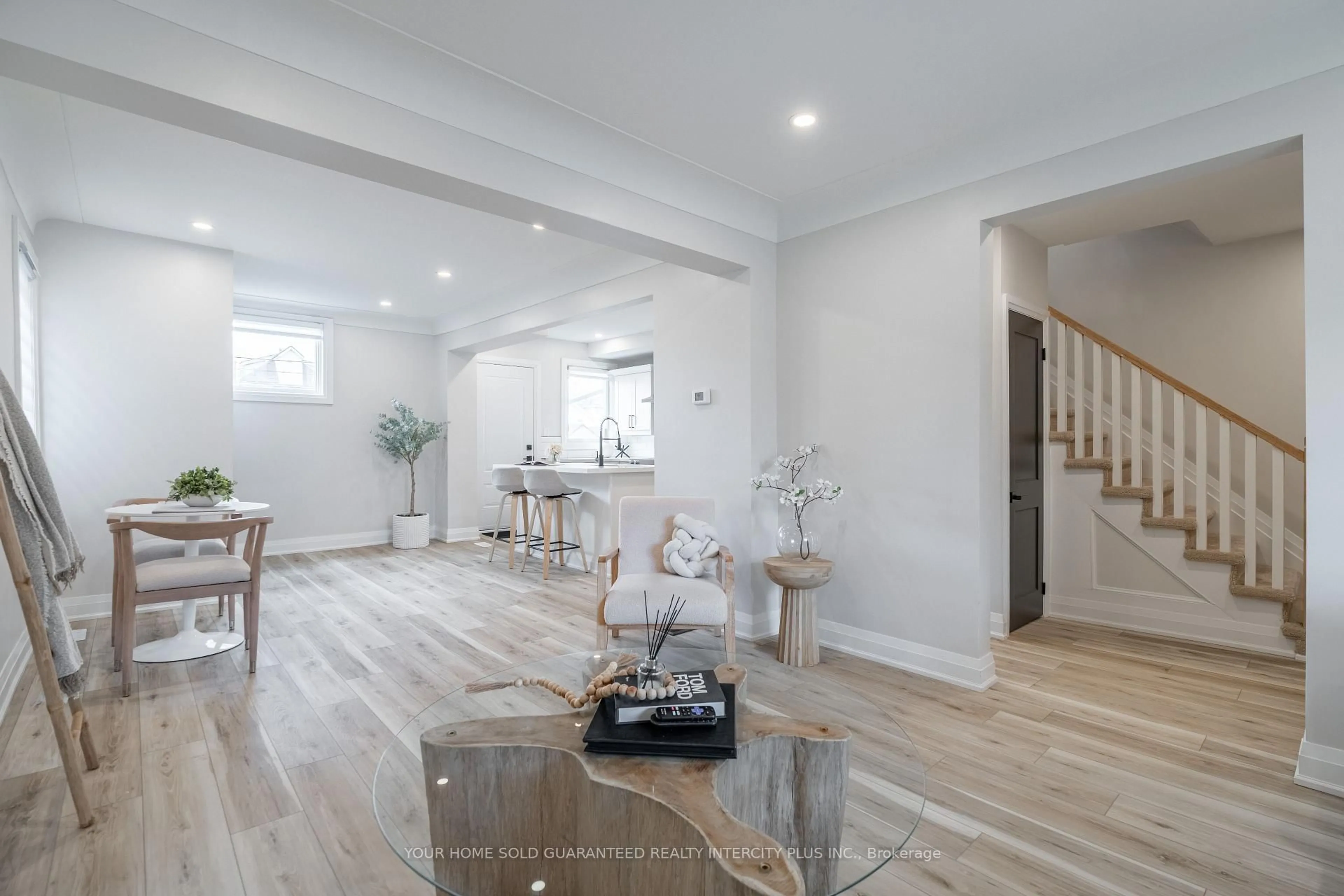 Indoor entryway for 235 Balmoral Ave, Hamilton Ontario L8L 7S1