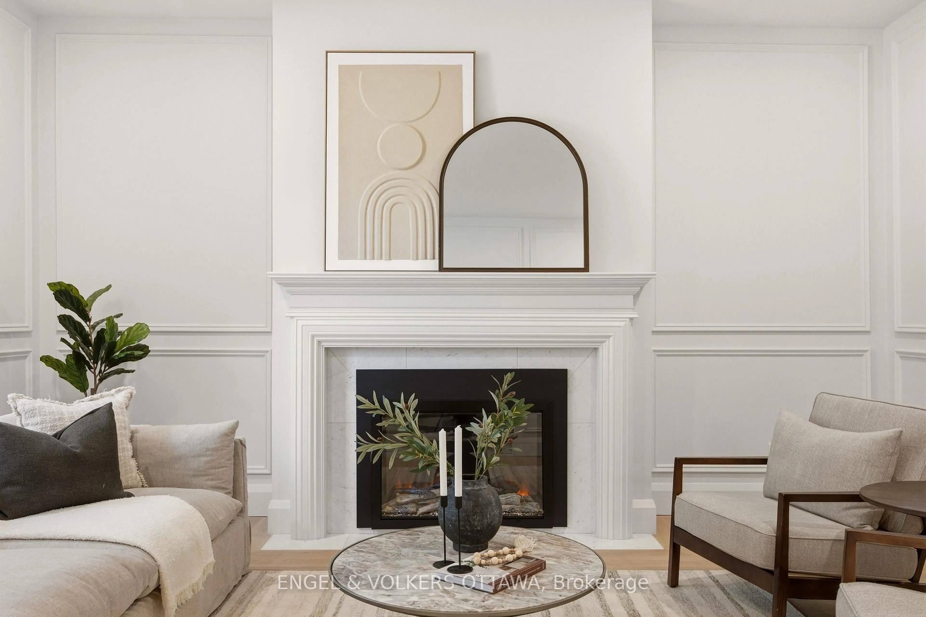 Living room with furniture, unknown for 35 MacKay St, Ottawa Ontario K1M 2B2