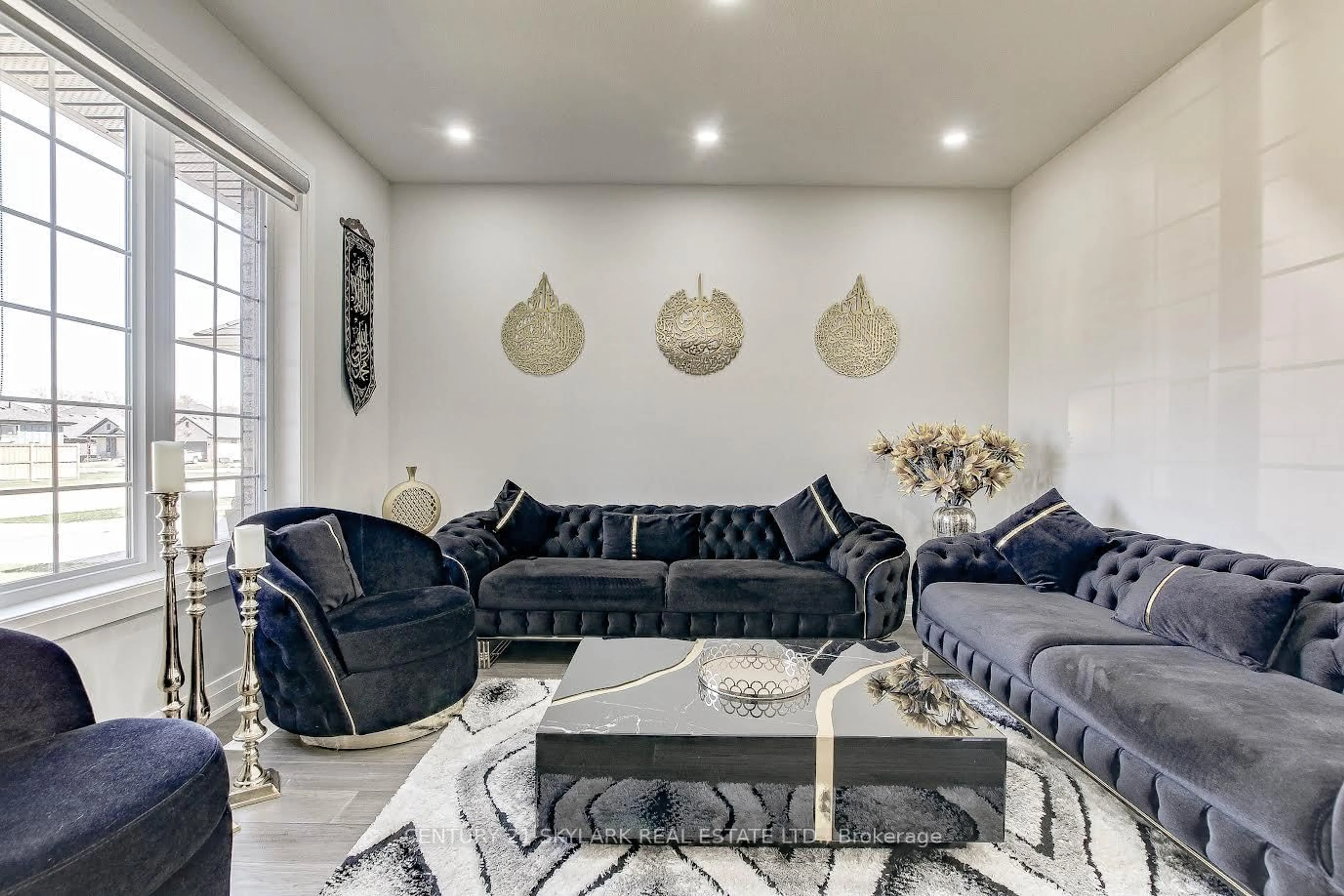 Living room with furniture, unknown for 2033 Lockwood Cres, Strathroy-Caradoc Ontario N0L 1W0