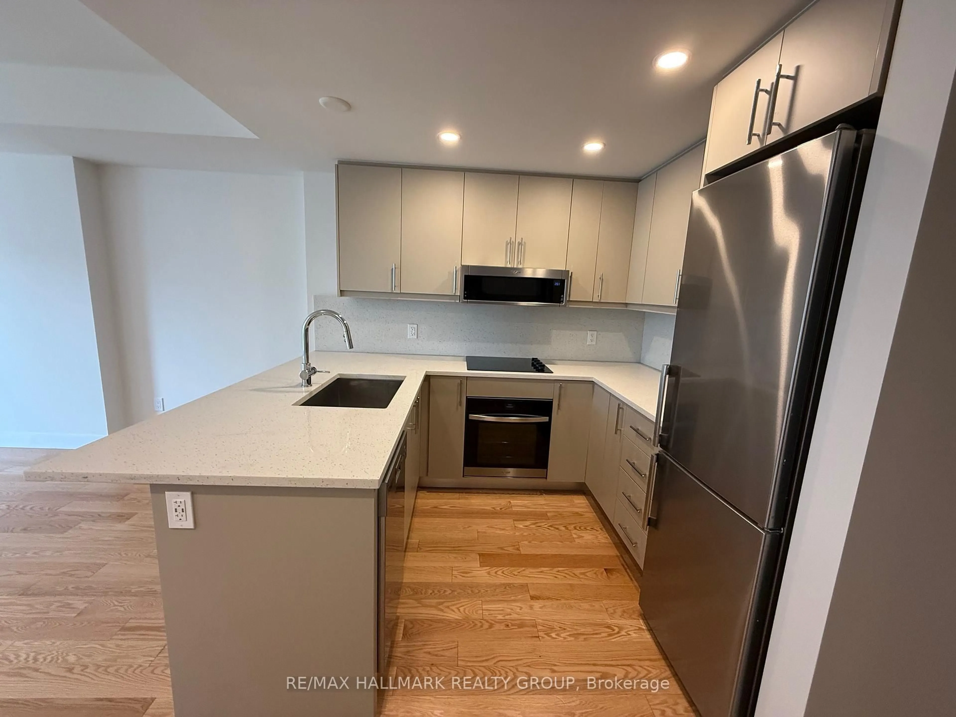 Standard kitchen, unknown for 180 George St #1004, Ottawa Ontario K1N 0G8