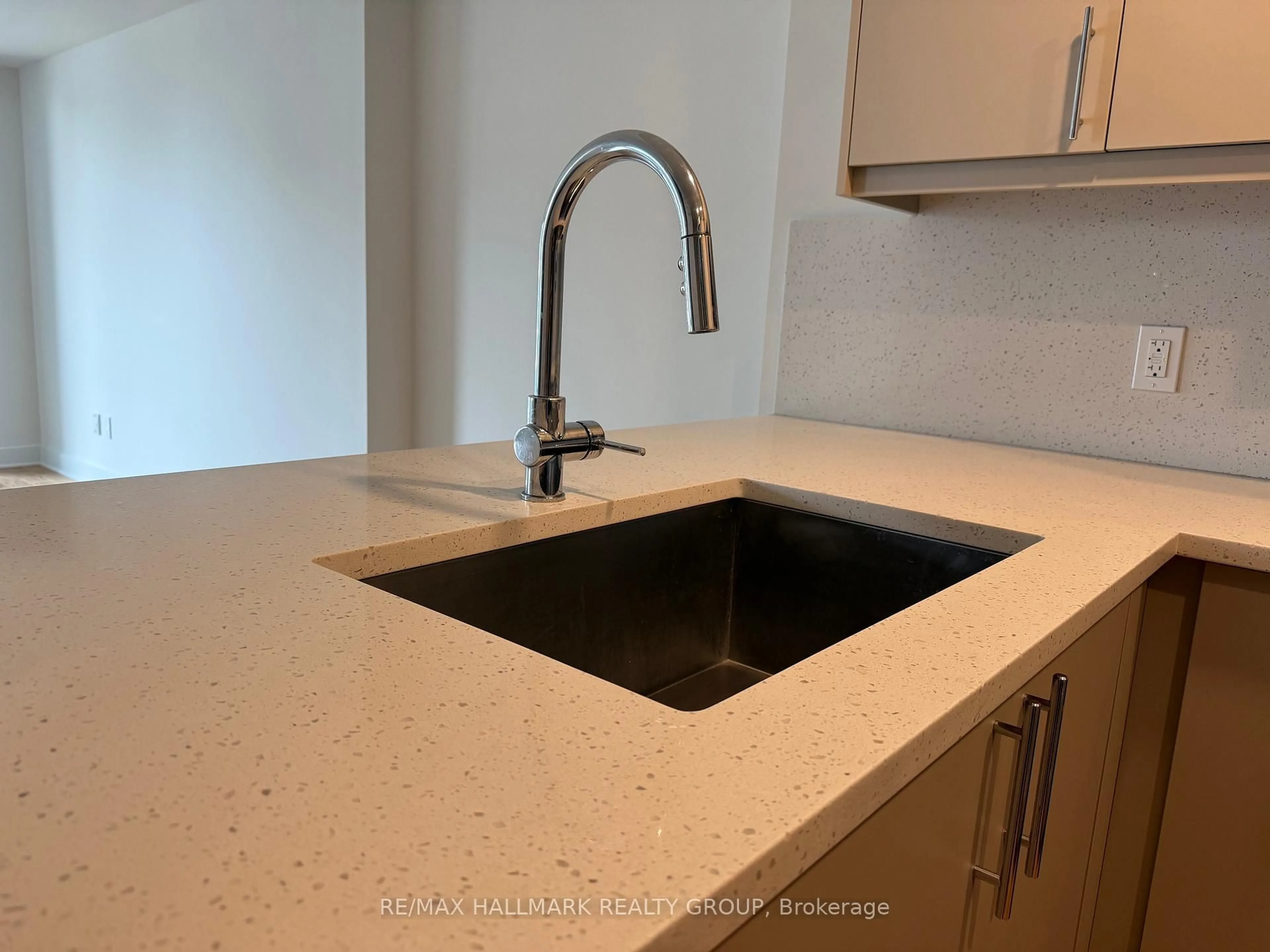 Standard kitchen, unknown for 180 George St #1004, Ottawa Ontario K1N 0G8