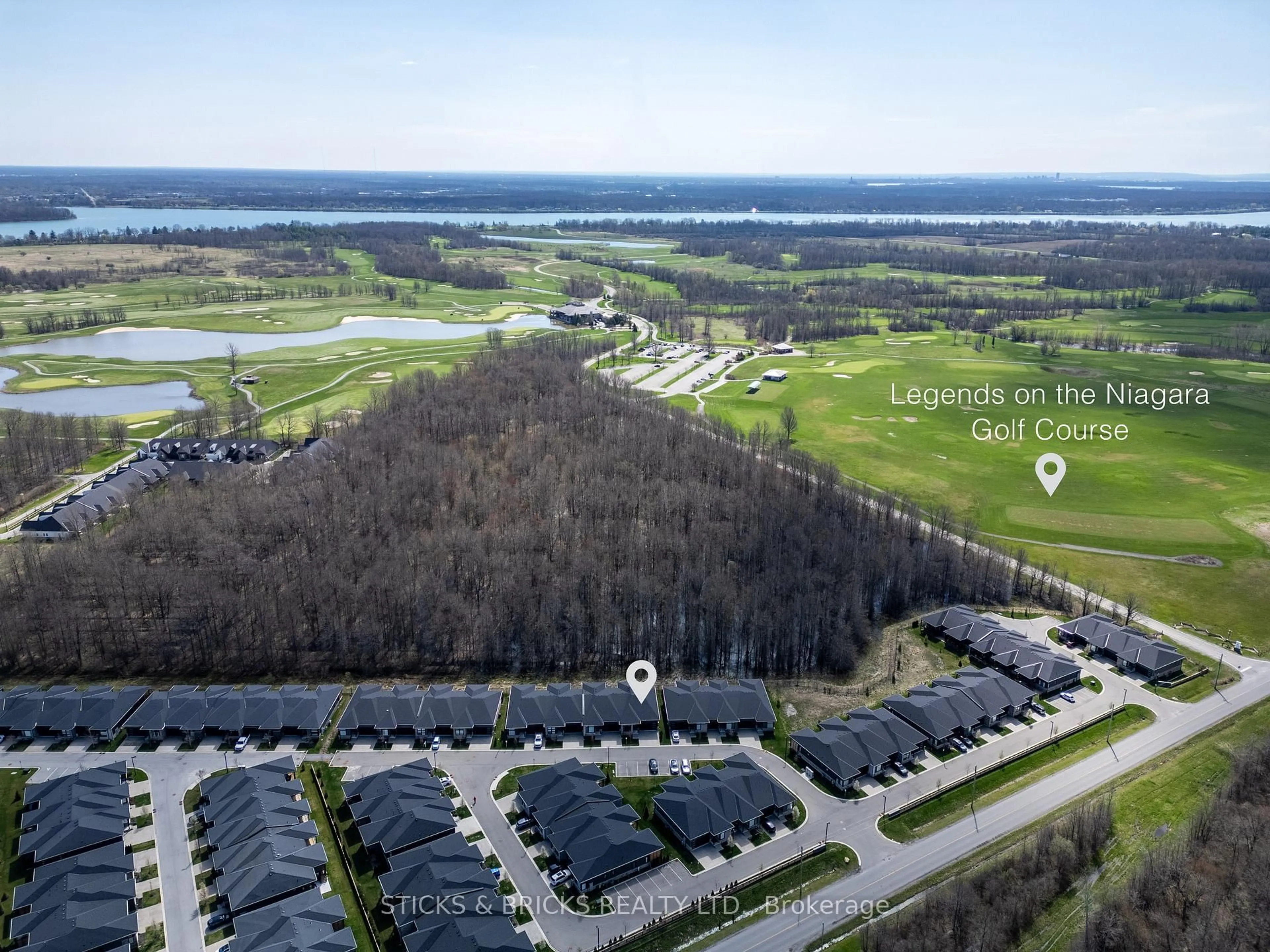 A pic from outside/outdoor area/front of a property/back of a property/a pic from drone, water/lake/river/ocean view for 9150 Willoughby Dr #19, Niagara Falls Ontario L2G 0Z5