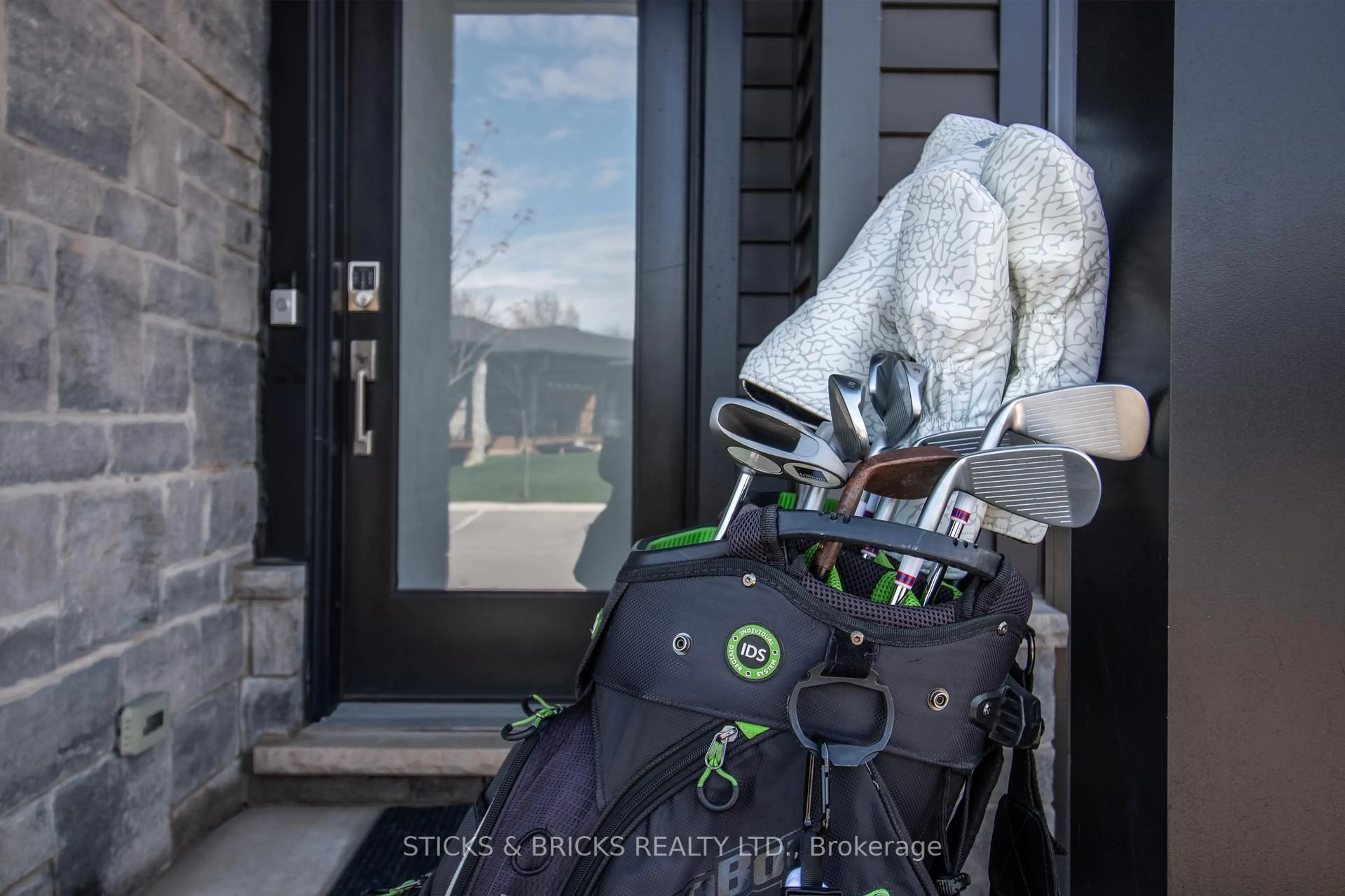 Indoor entryway for 9150 Willoughby Dr #19, Niagara Falls Ontario L2G 0Z5