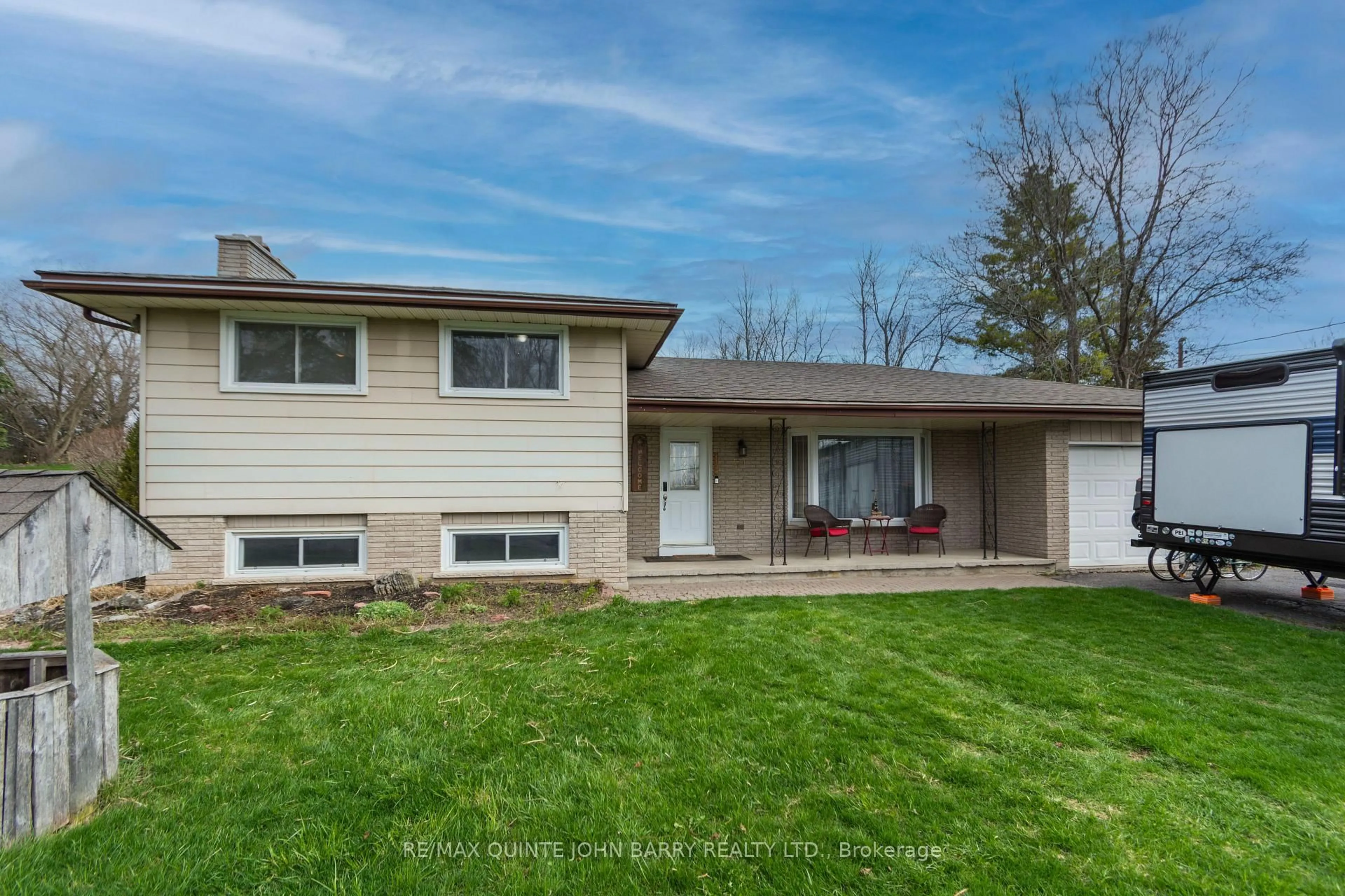 Home with vinyl exterior material, street for 531 Lester Rd, Trenton Ontario K8V 5P8