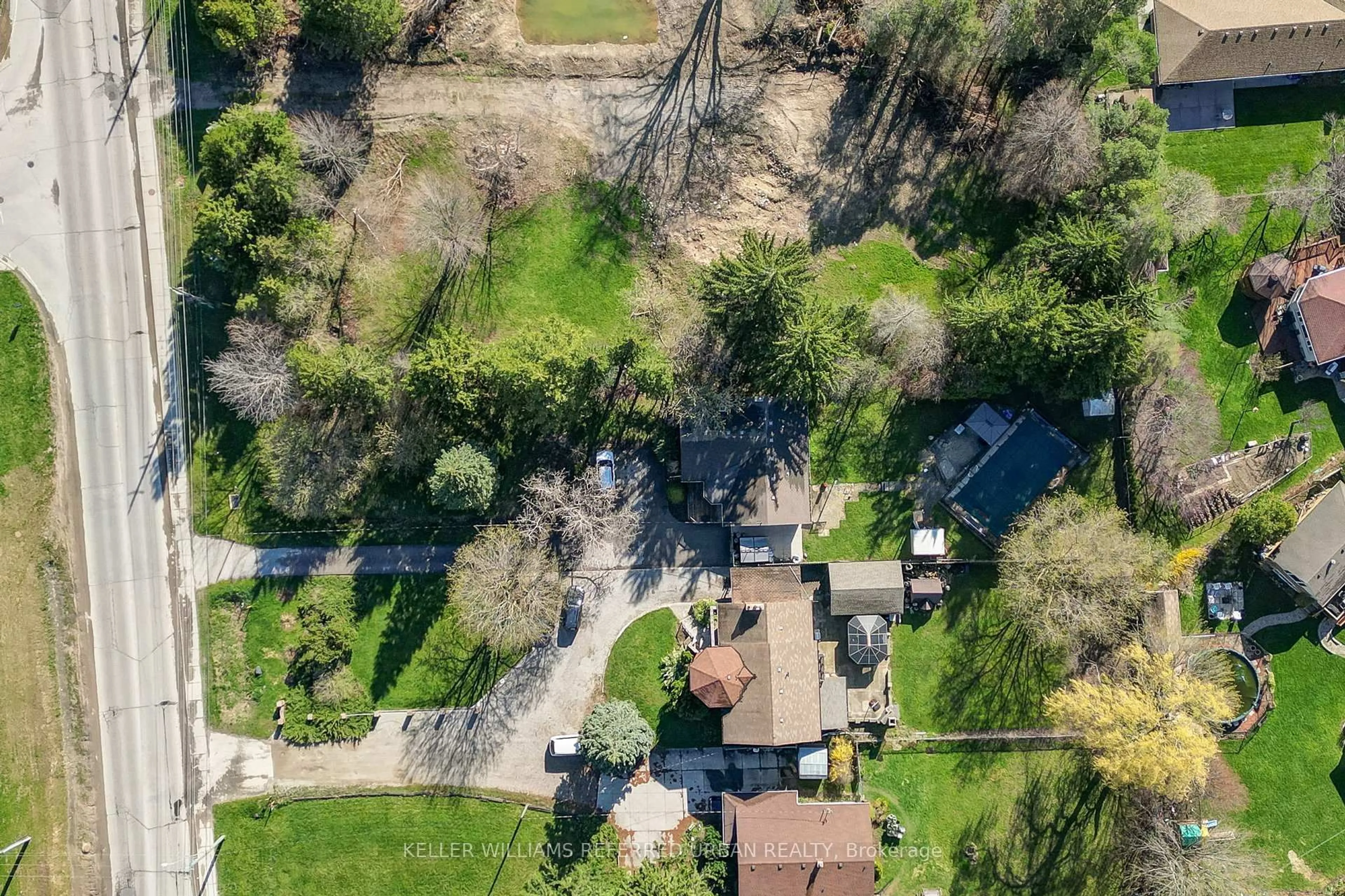 A pic from outside/outdoor area/front of a property/back of a property/a pic from drone, street for 610 Commissioners Rd, London South Ontario N6K 1B8