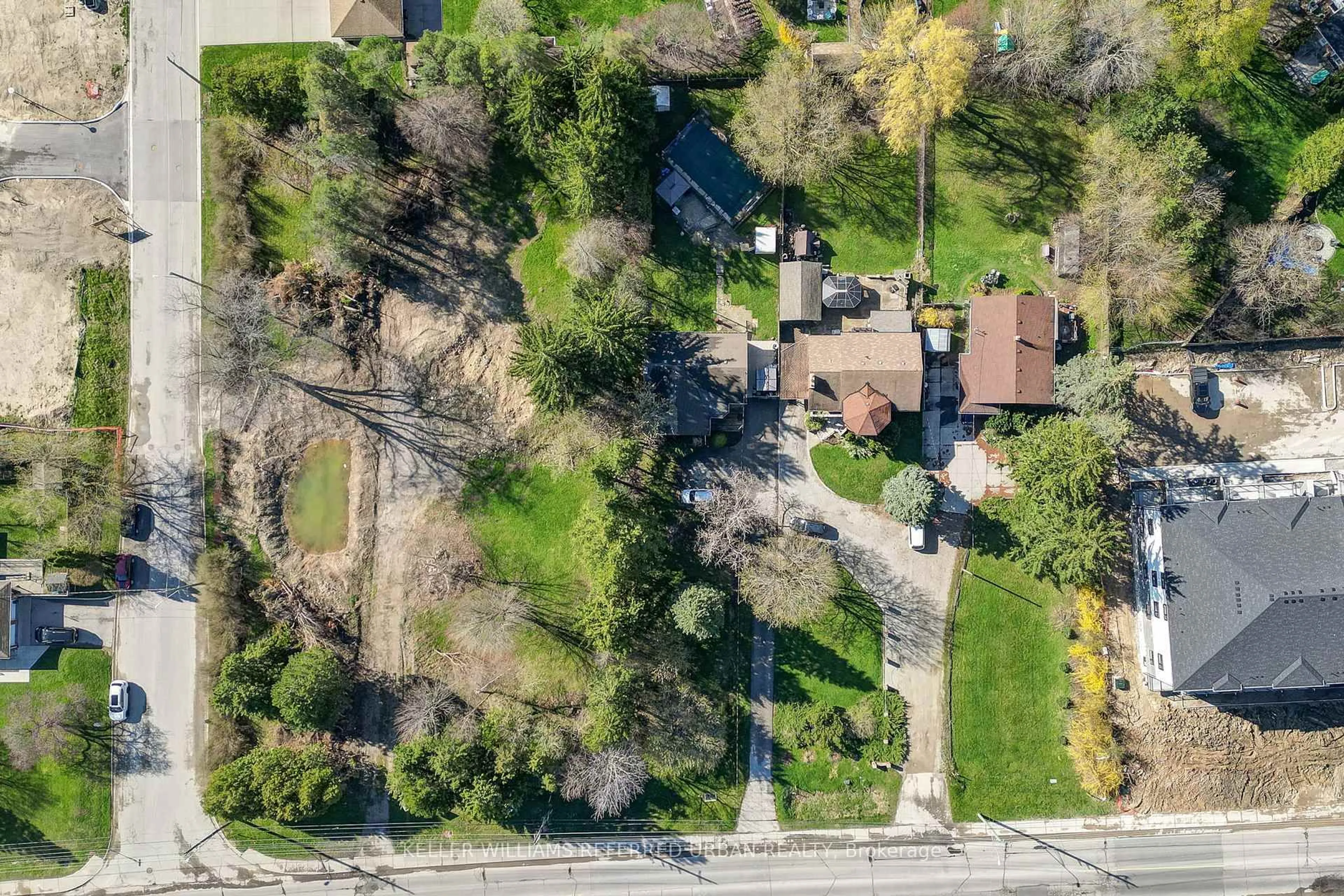 A pic from outside/outdoor area/front of a property/back of a property/a pic from drone, street for 610 Commissioners Rd, London South Ontario N6K 1B8