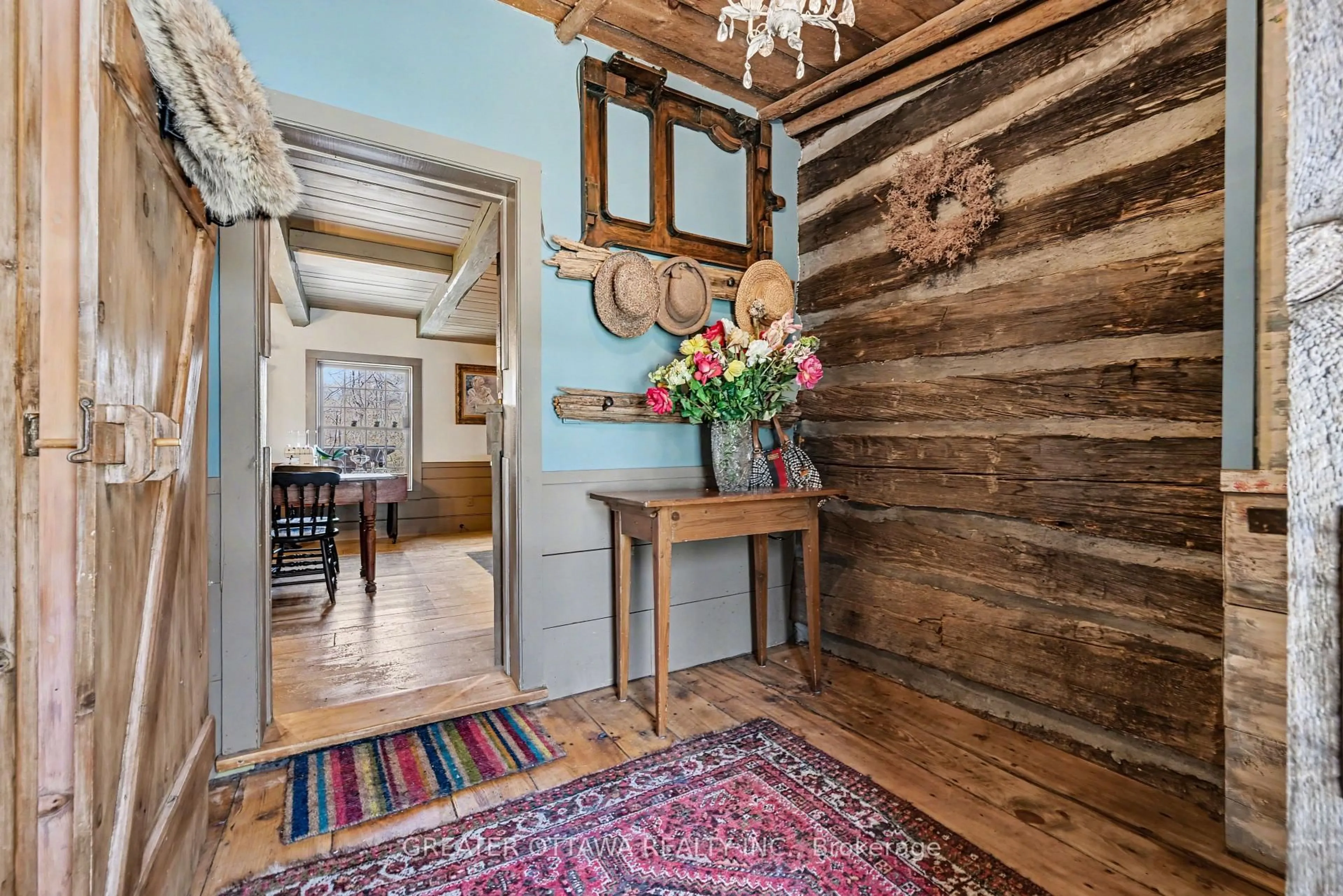 Indoor foyer for 509 Iron Mine Rd, Lanark Ontario K0G 1K0