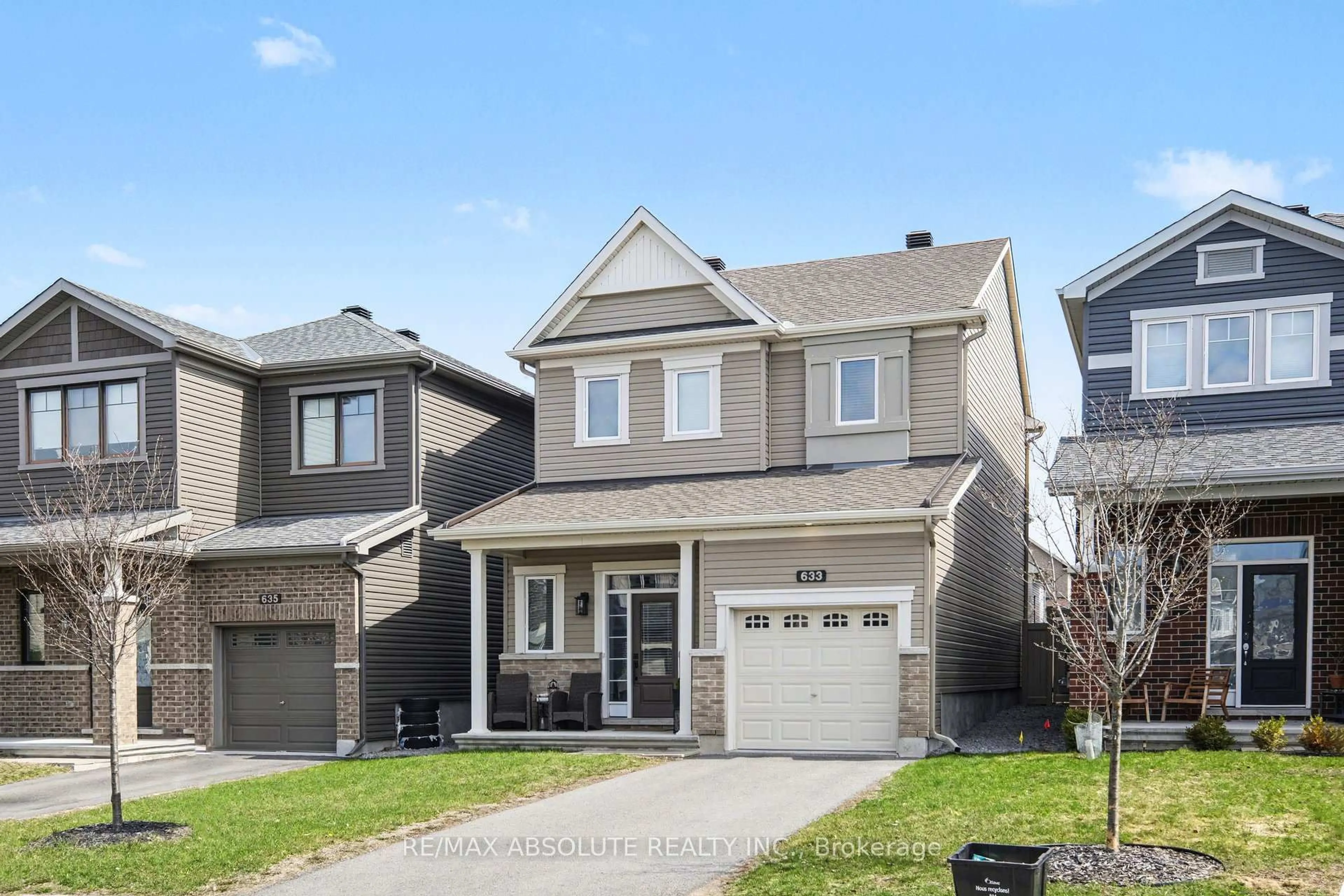 Home with brick exterior material, street for 633 Geranium Walk, Stittsville Ontario K2S 2J3