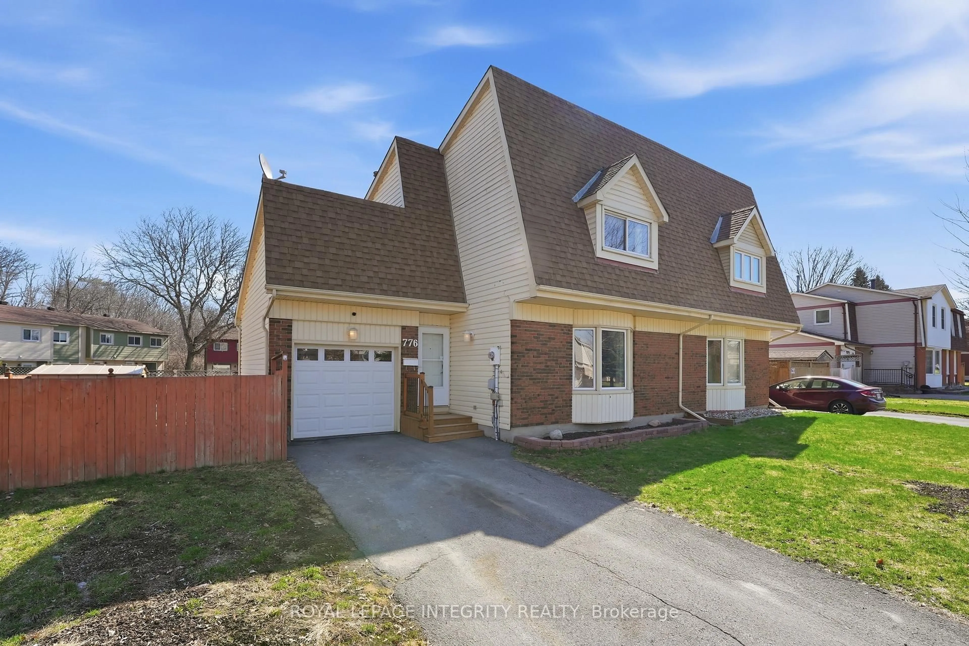 Home with vinyl exterior material, street for 776 Vinette Cres, Ottawa Ontario K1E 1W9