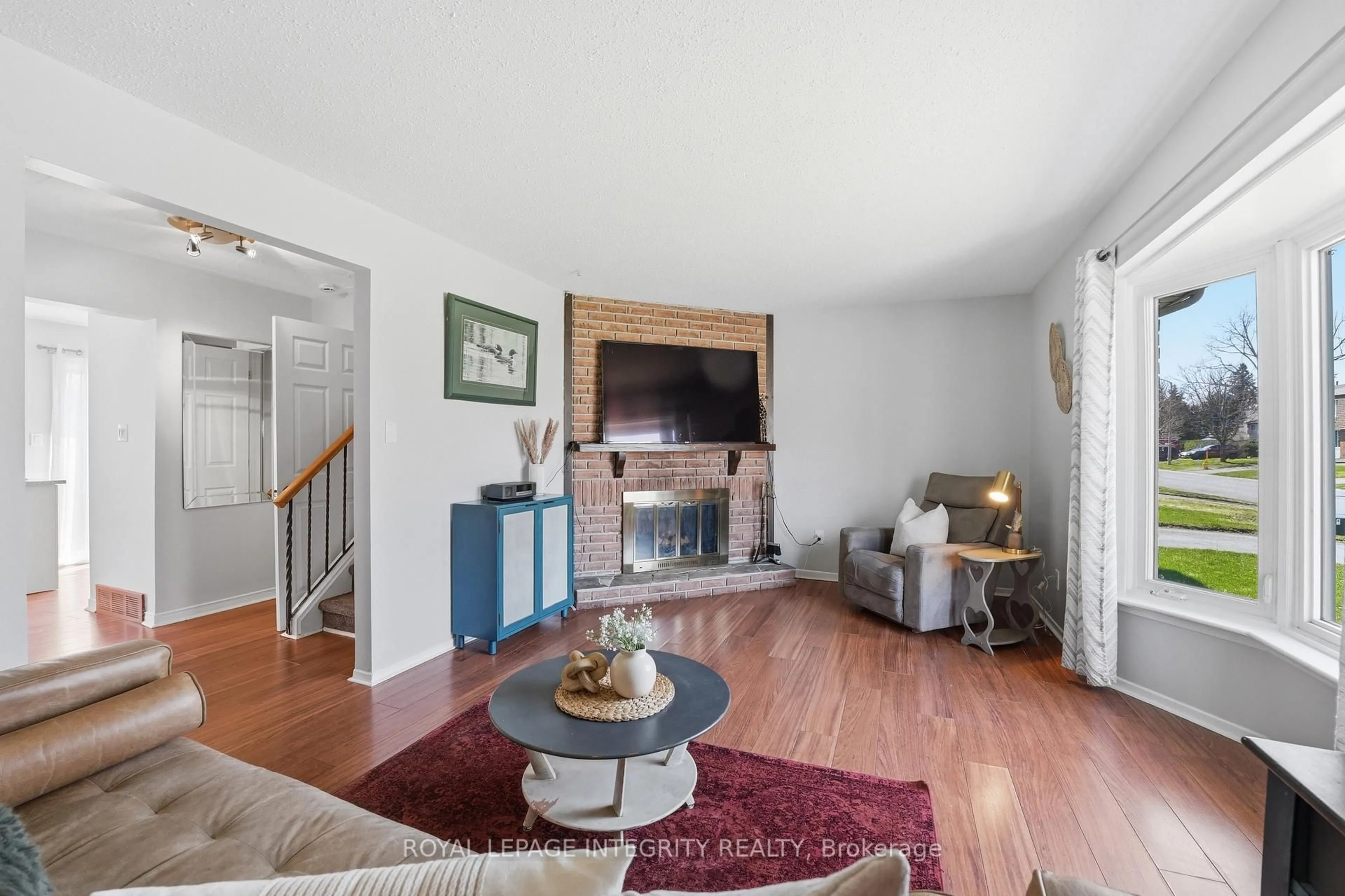 Living room with furniture, unknown for 776 Vinette Cres, Ottawa Ontario K1E 1W9