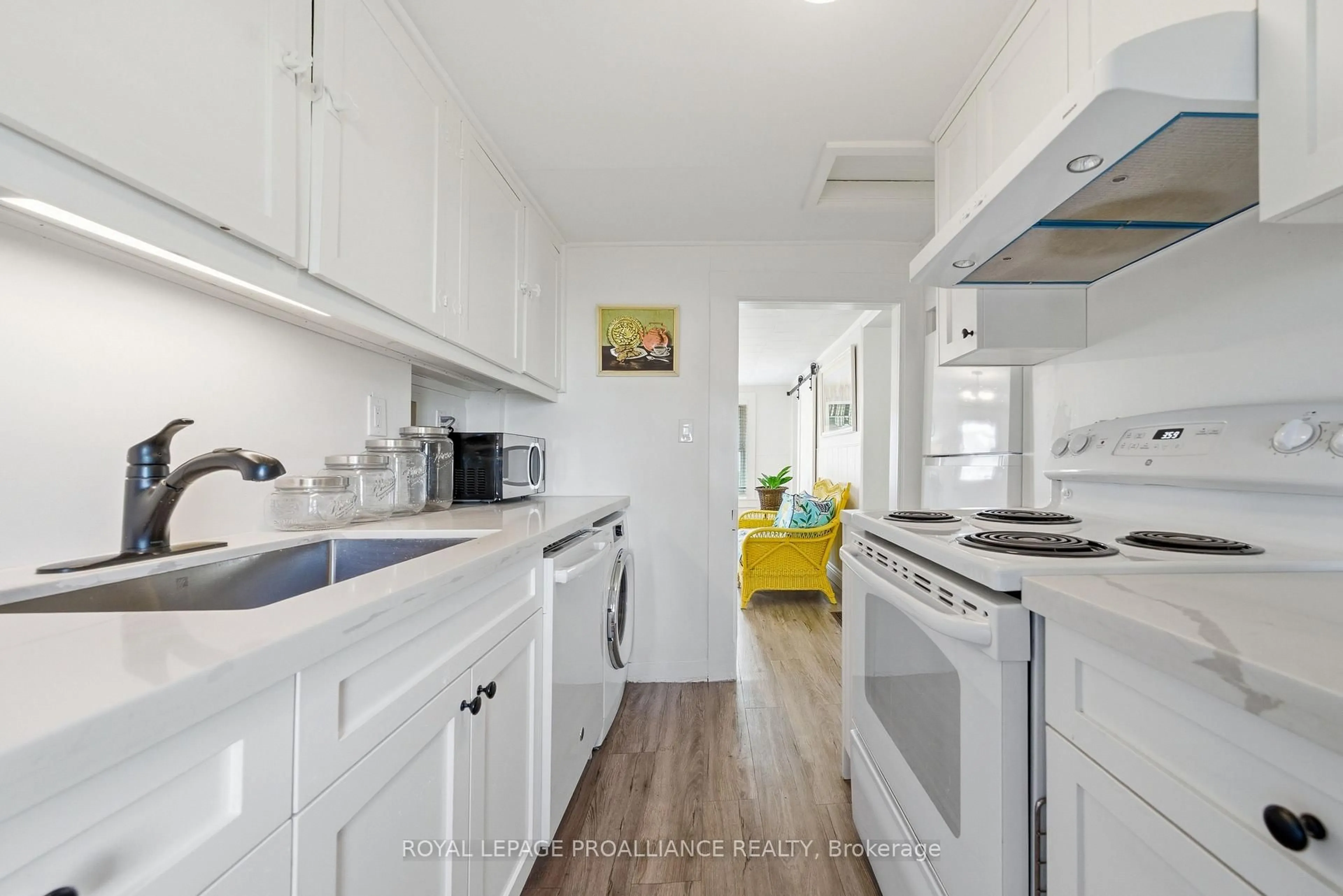 Standard kitchen, unknown for 392 Picton Main St, Prince Edward County Ontario K0K 2T0