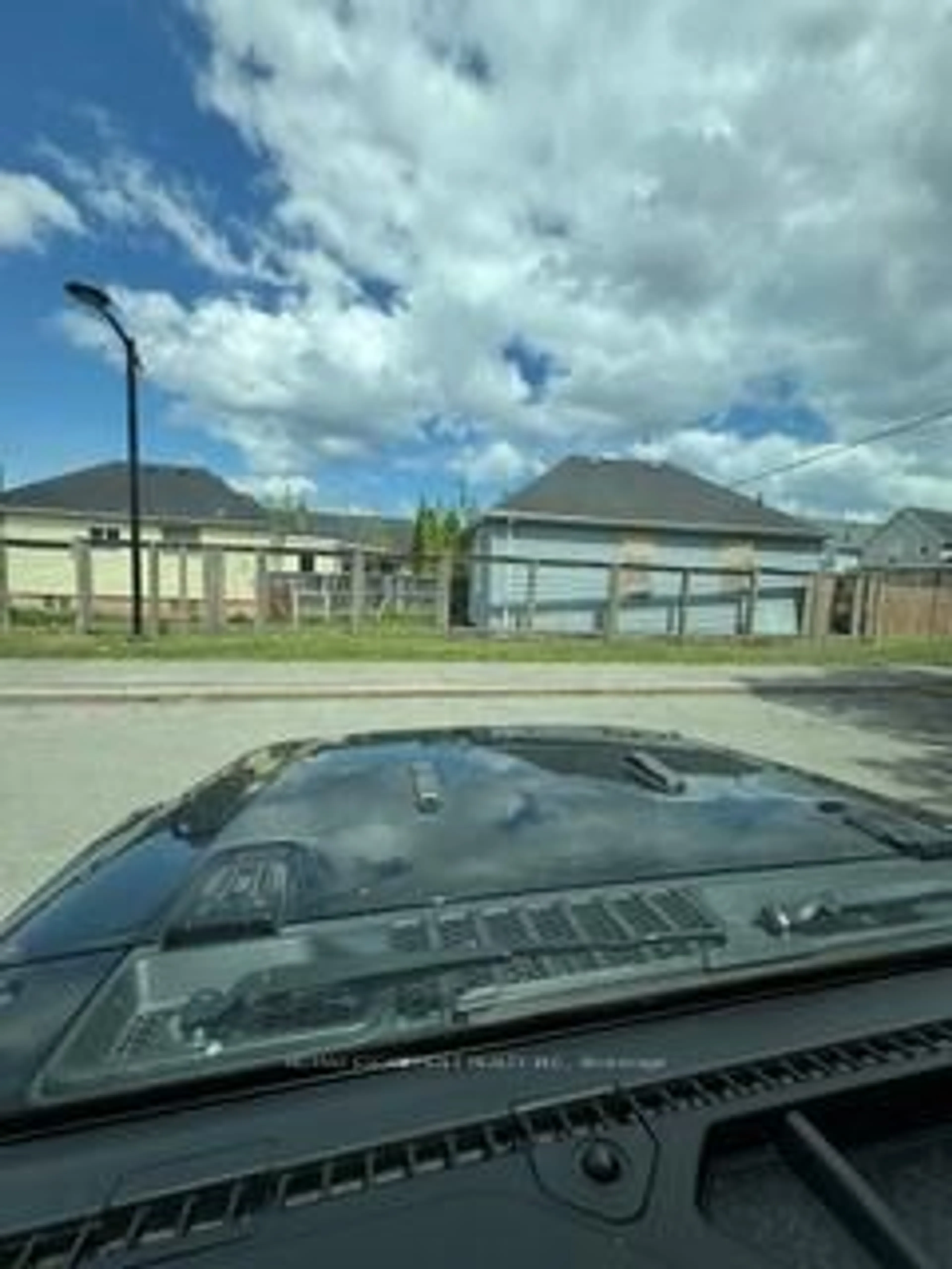 Unknown for 230 Cope St, Hamilton Ontario L8H 5B5