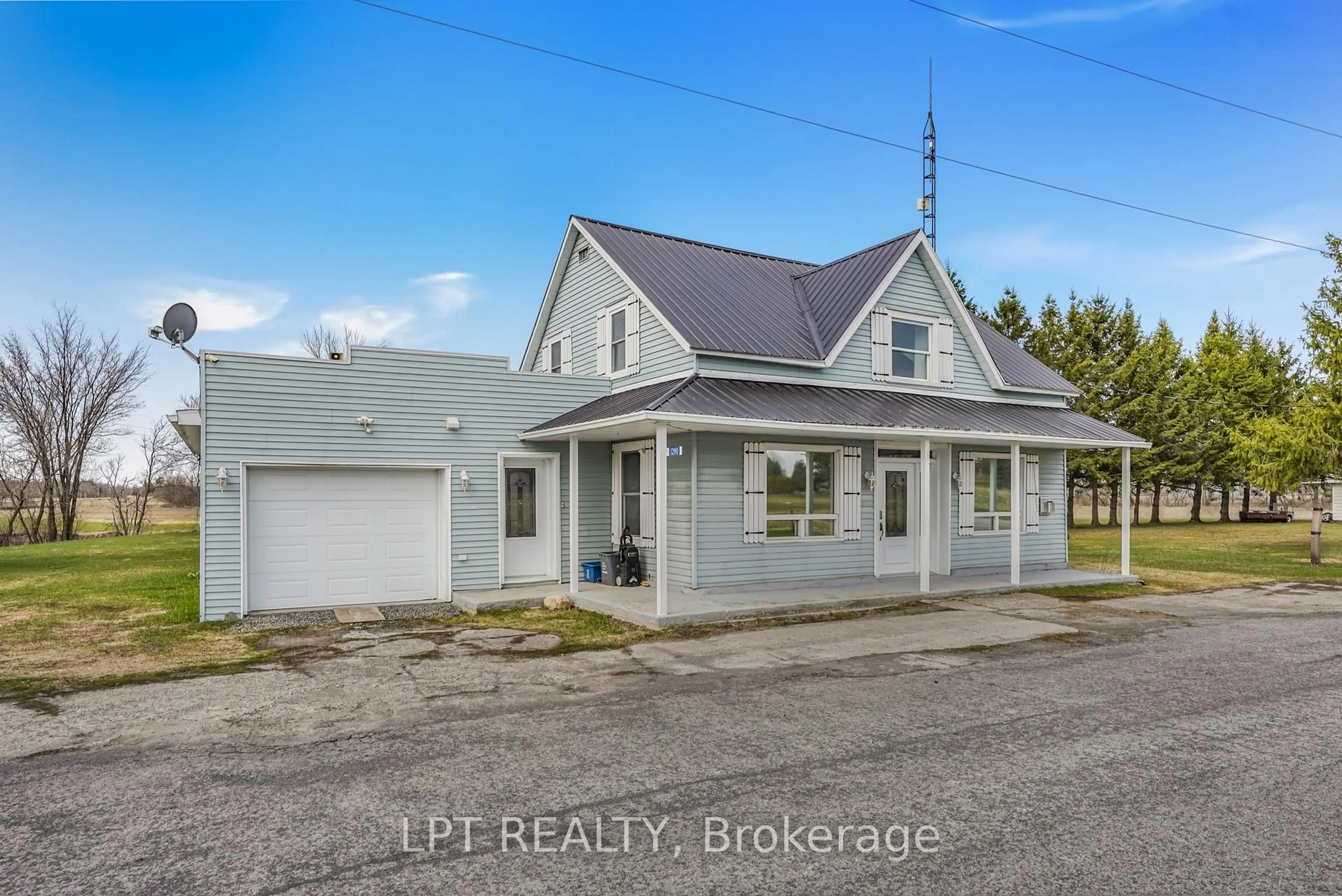 A pic from outside/outdoor area/front of a property/back of a property/a pic from drone, street for 1290 Tannery Rd, North Glengarry Ontario K0B 1E0