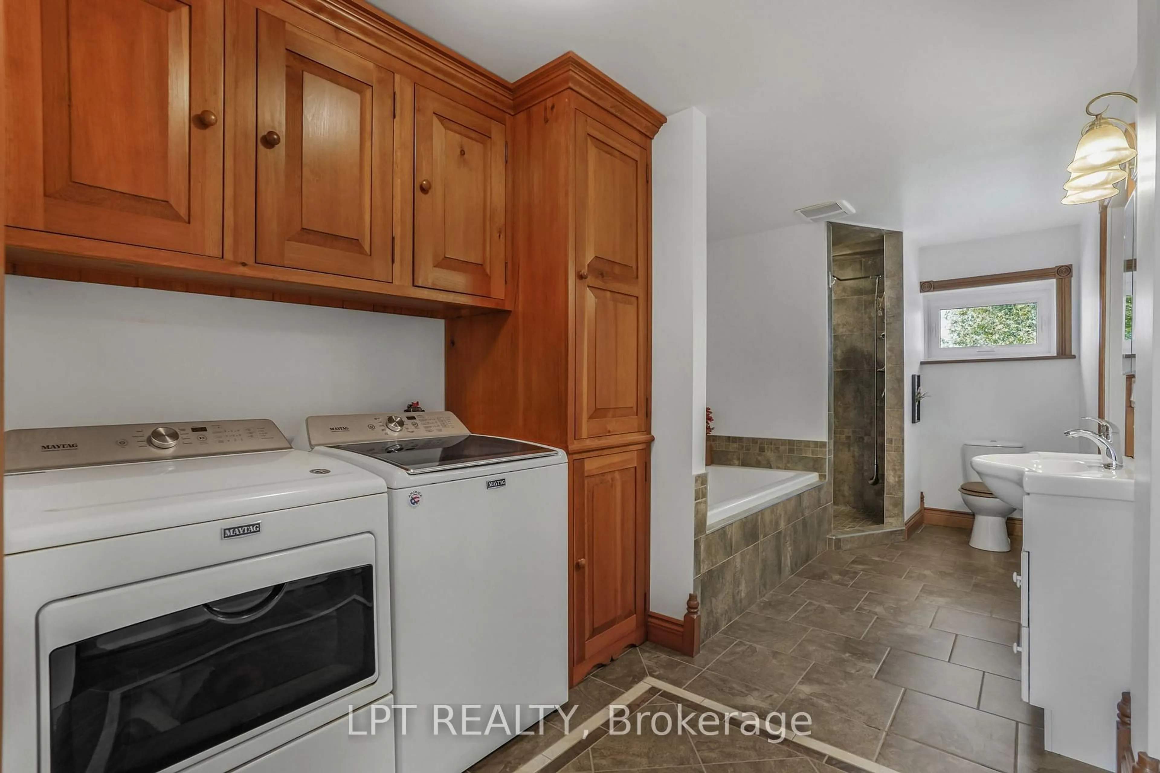 Standard kitchen, ceramic/tile floor for 1290 Tannery Rd, North Glengarry Ontario K0B 1E0