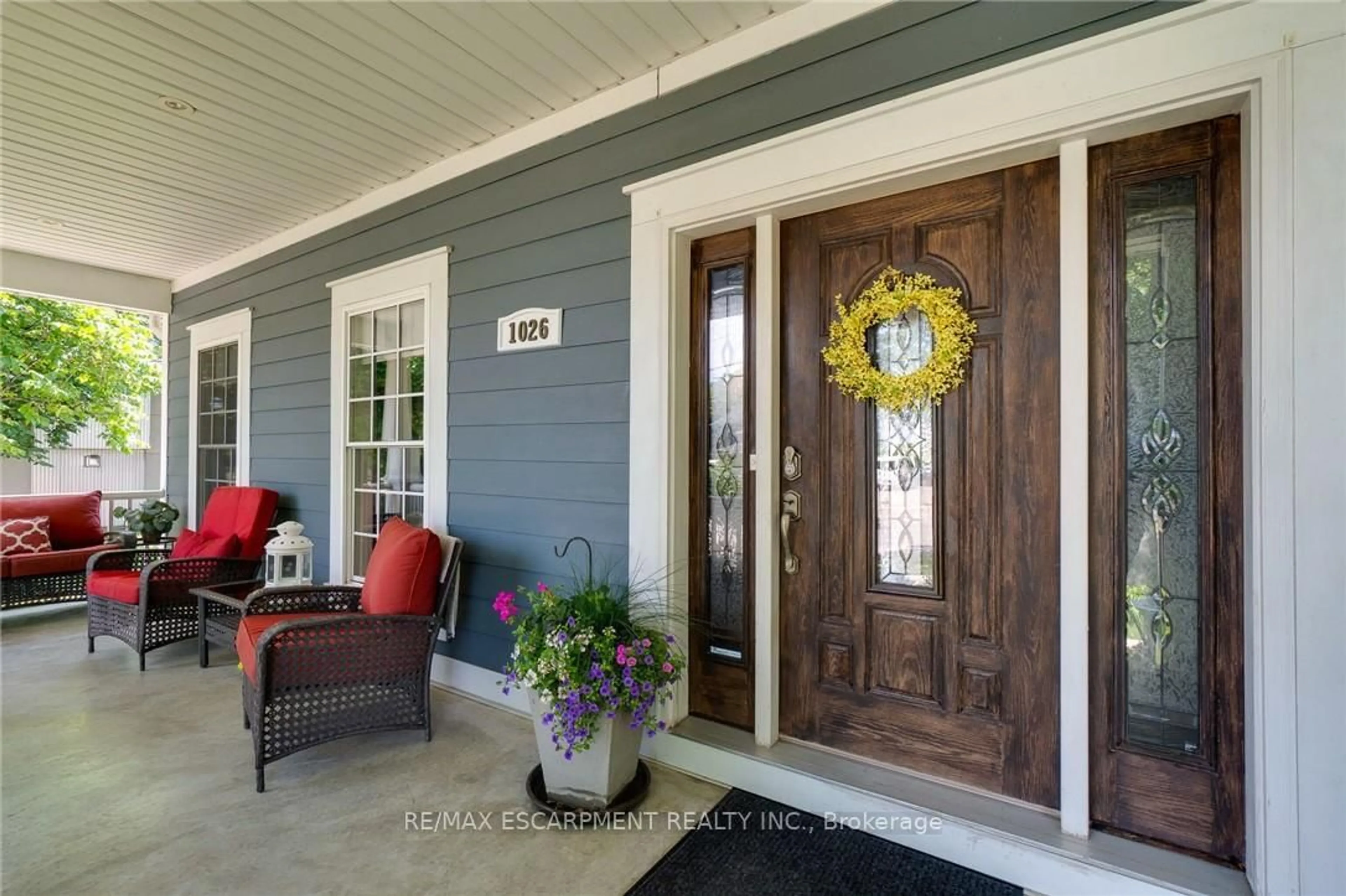 Indoor entryway for 1026 Beach Blvd, Hamilton Ontario L8H 6Z4