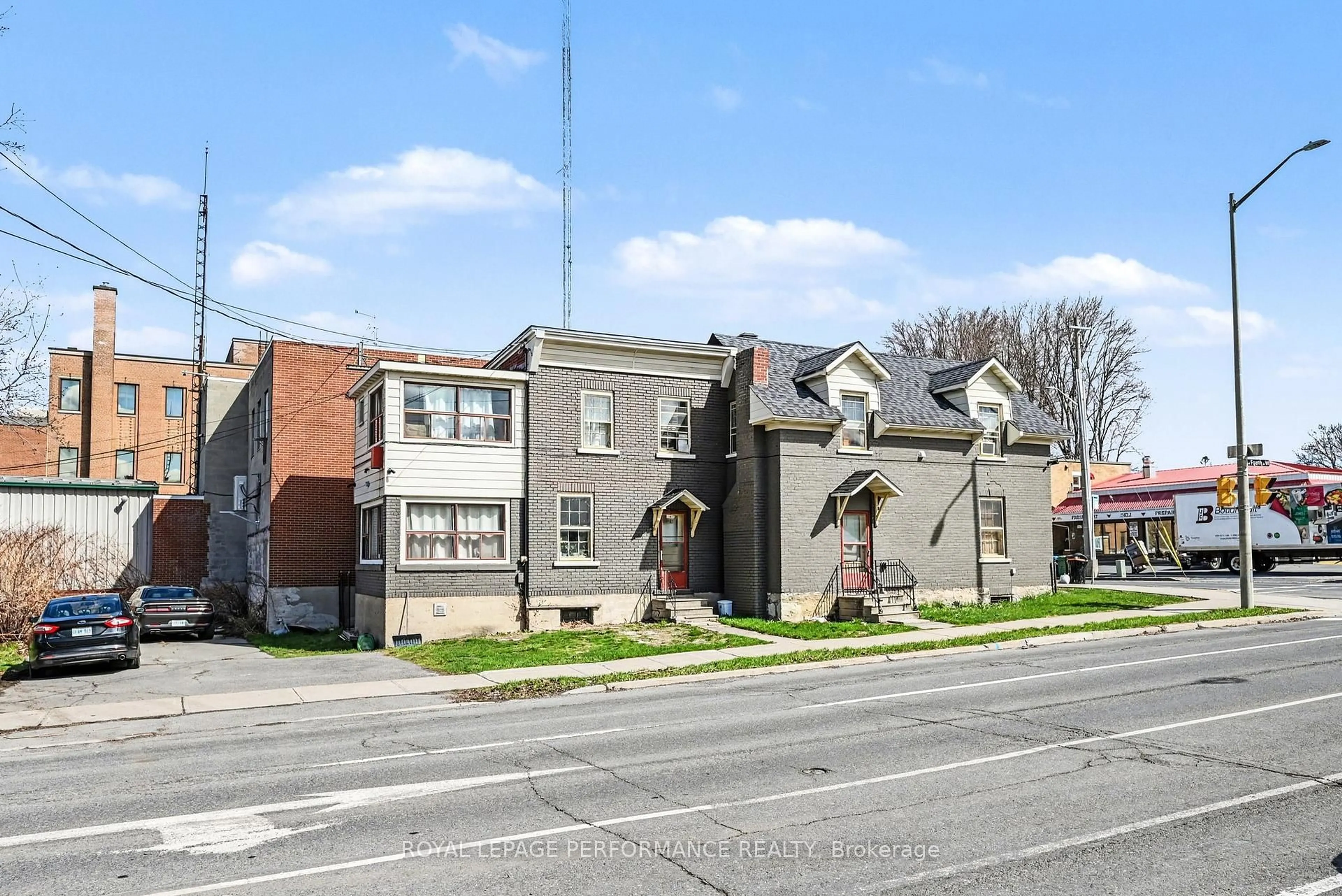 Unknown for 402 Pitt St, Cornwall Ontario K6J 3R2