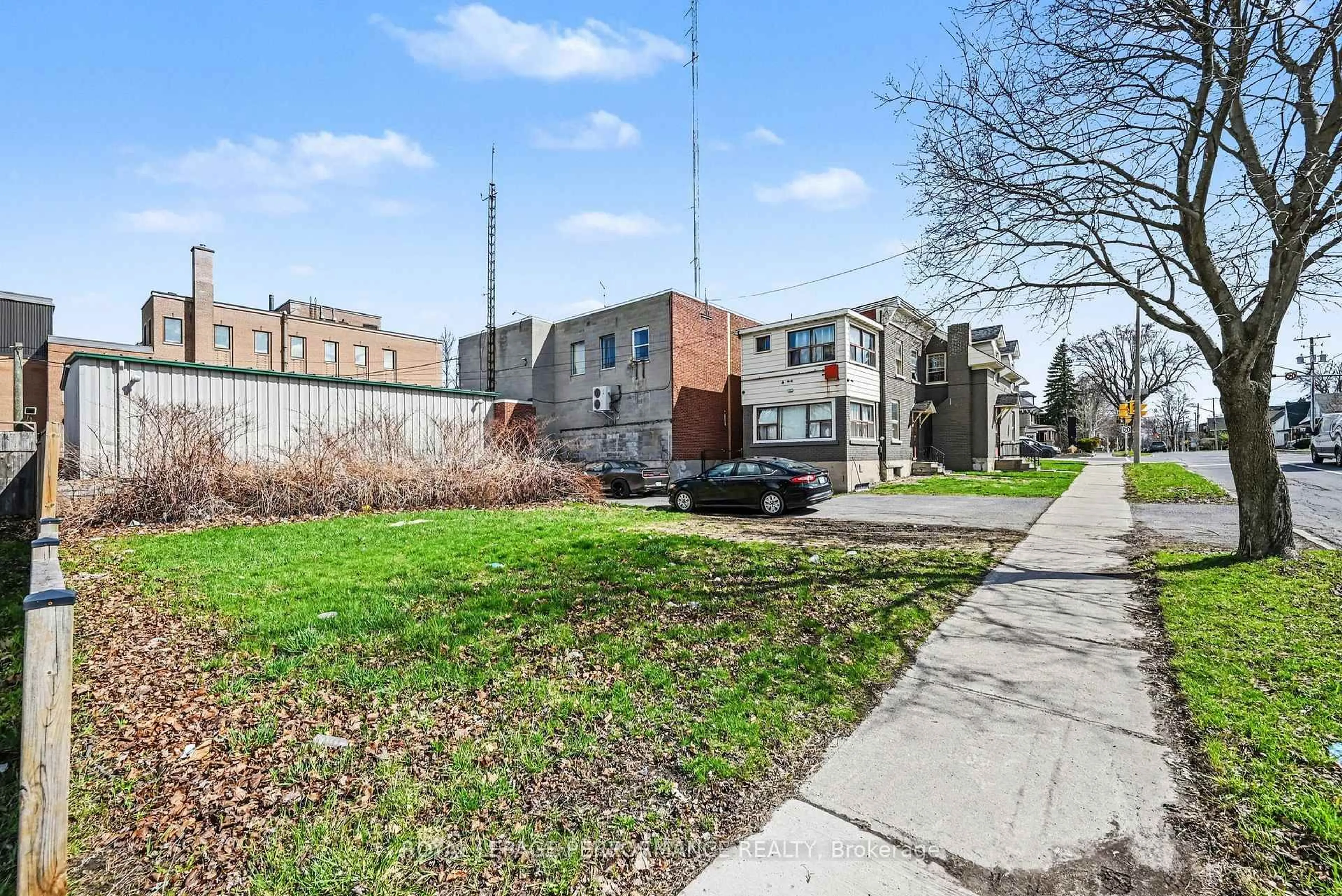 Unknown for 402 Pitt St, Cornwall Ontario K6J 3R2