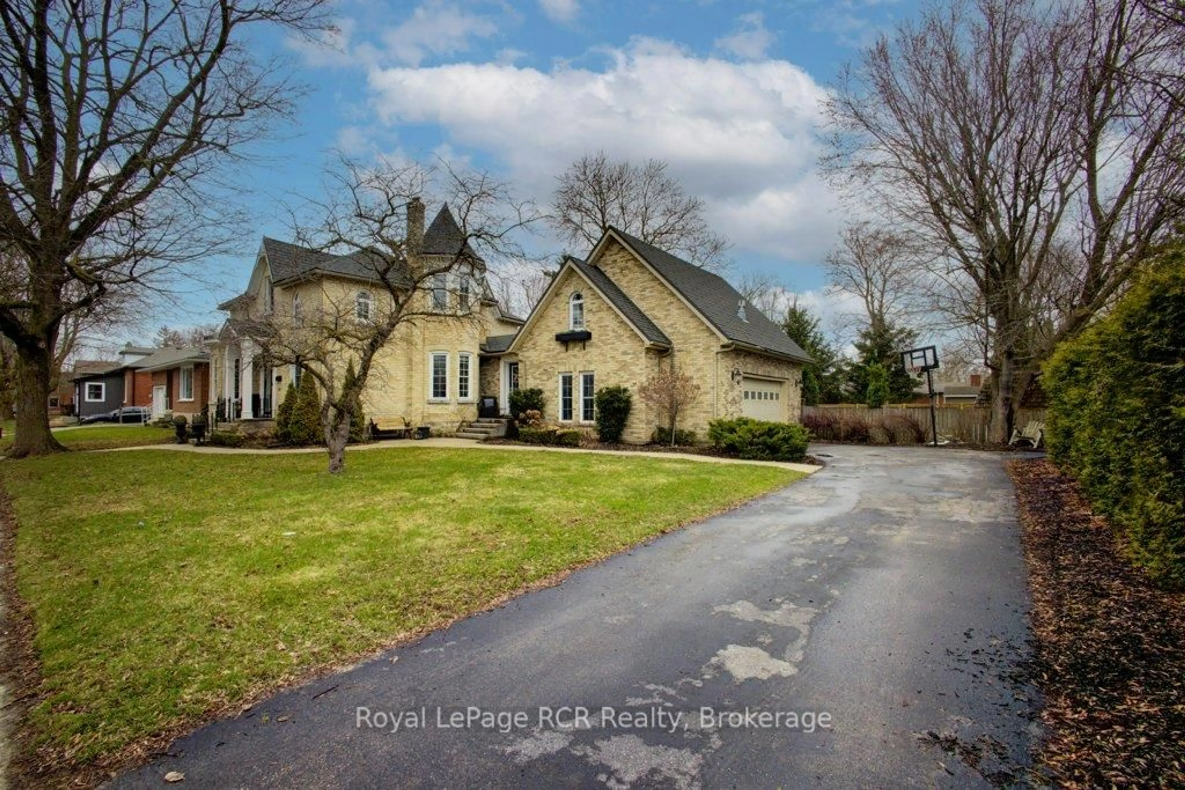 A pic from outside/outdoor area/front of a property/back of a property/a pic from drone, street for 116 Walton St, Wellington North Ontario N0G 1A0