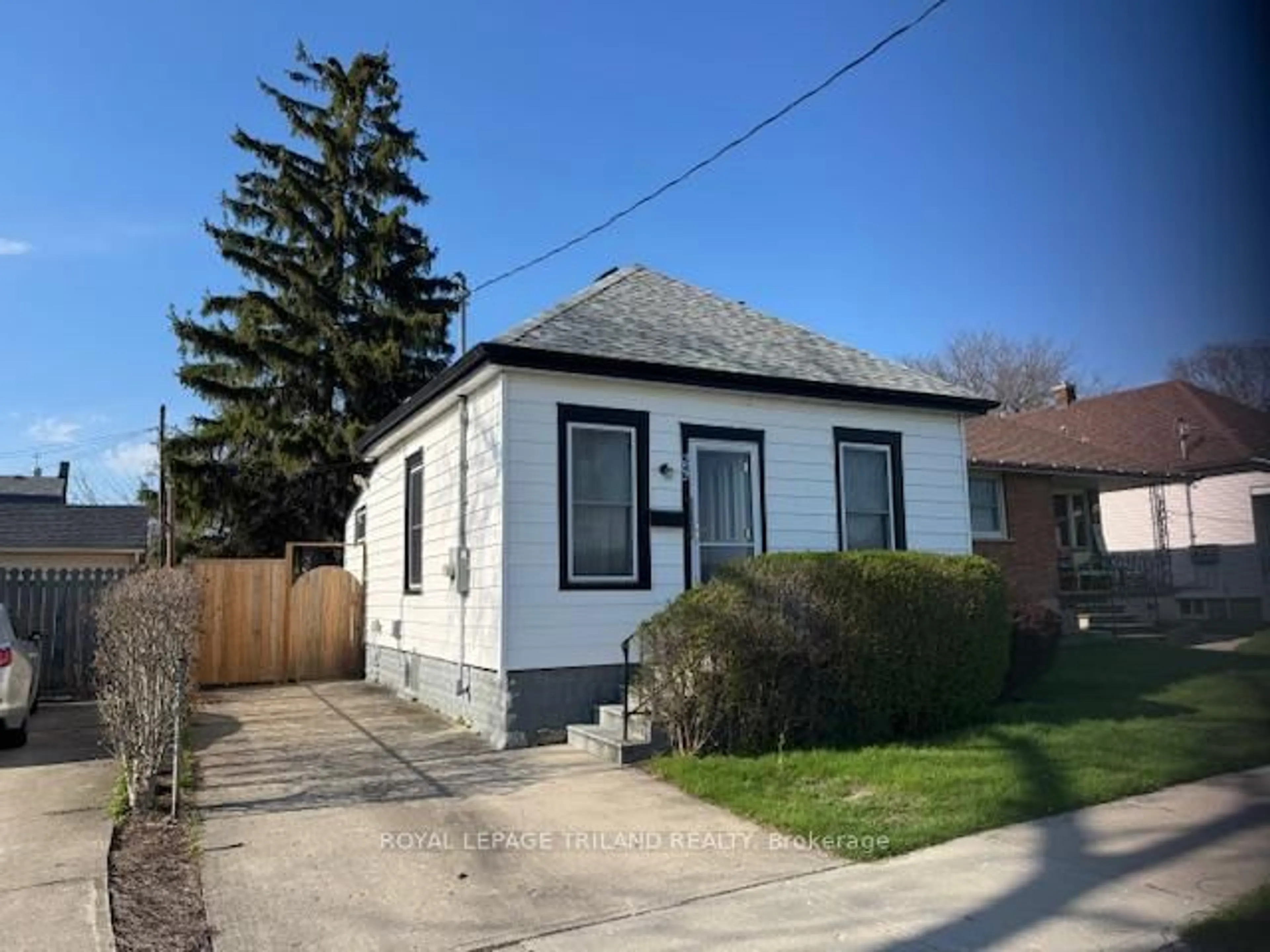 Unknown for 646 Trafalgar St, London East Ontario N5Z 1E4