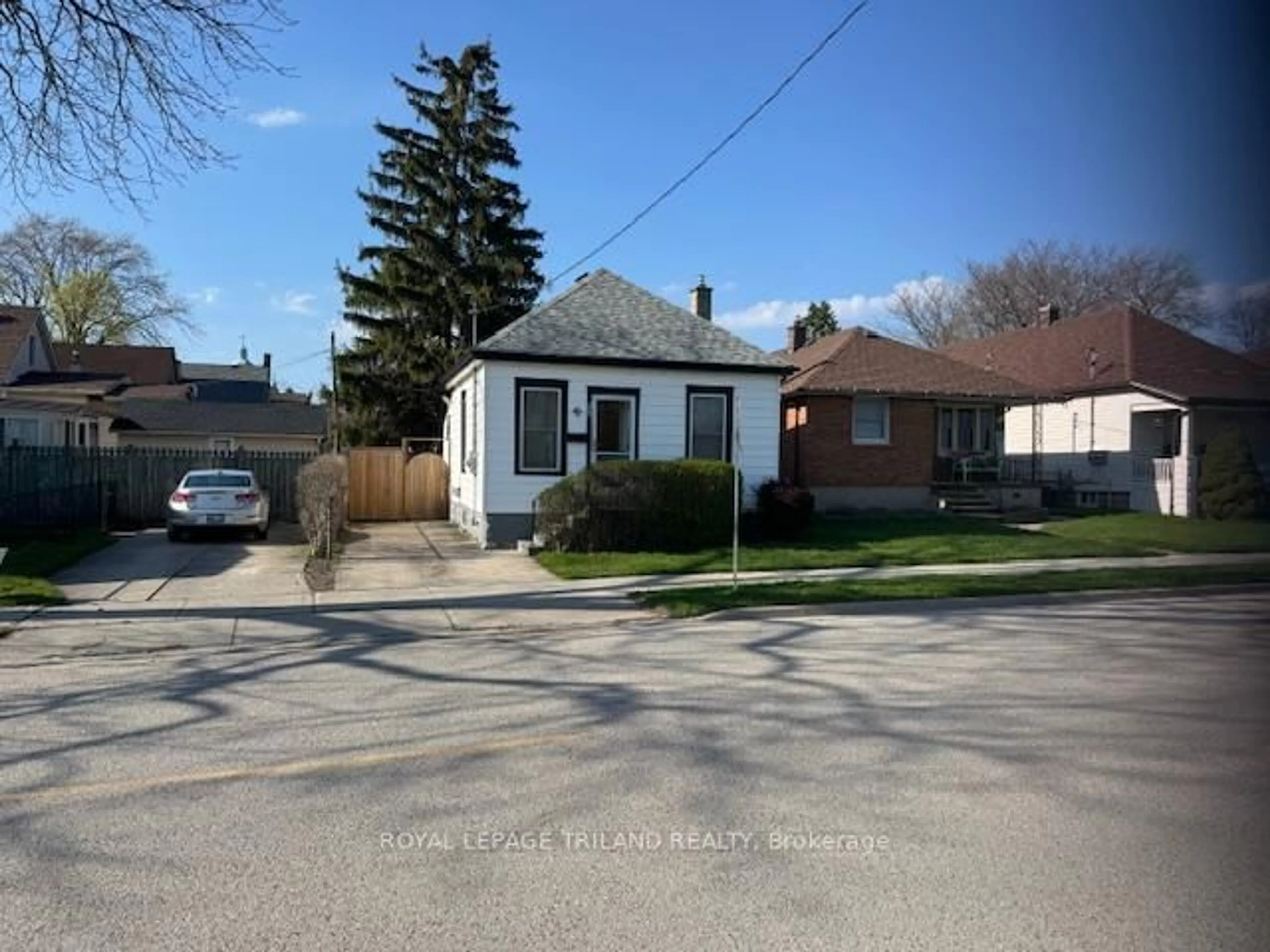 Unknown for 646 Trafalgar St, London East Ontario N5Z 1E4