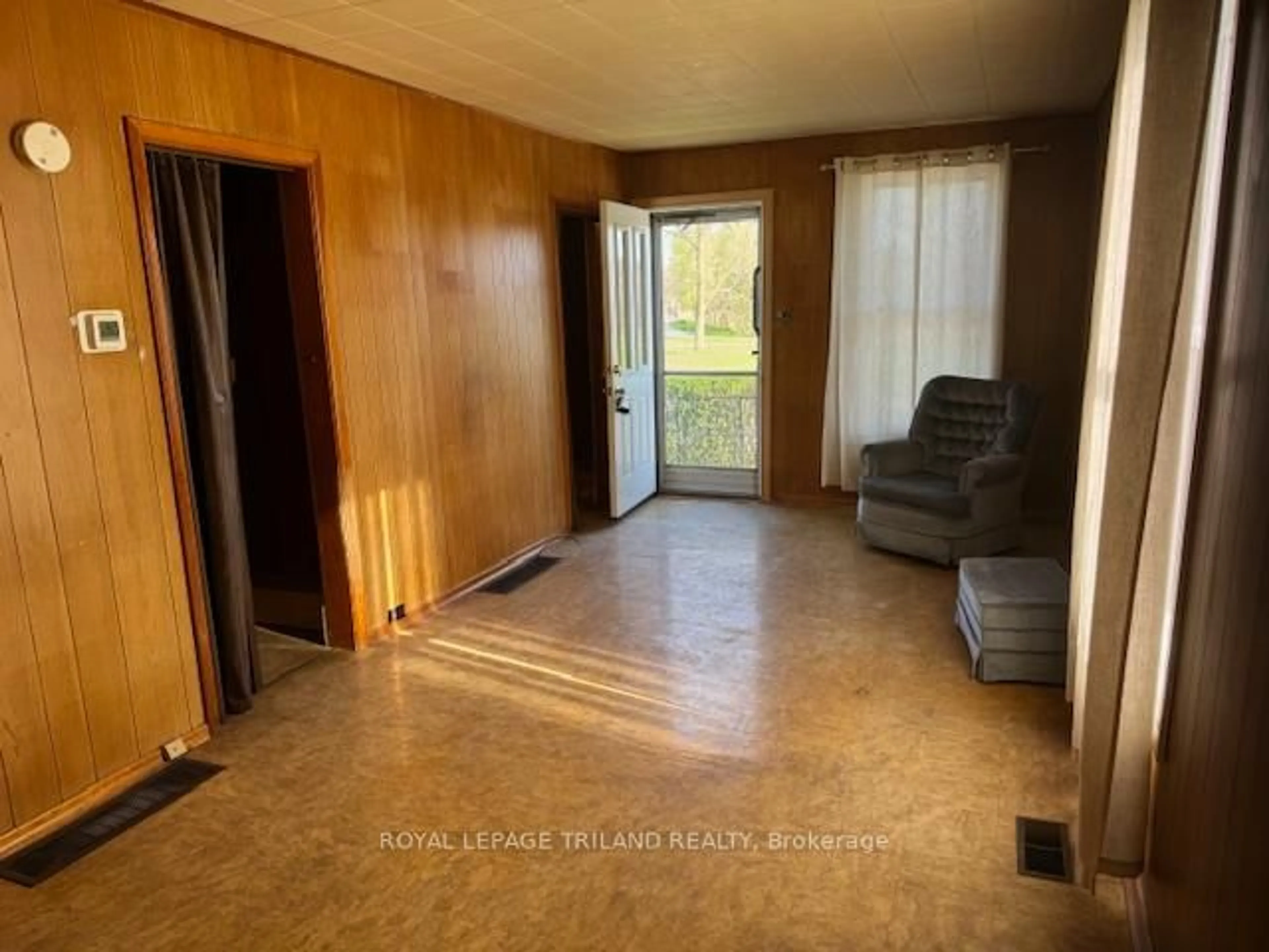 A pic of a room for 646 Trafalgar St, London East Ontario N5Z 1E4