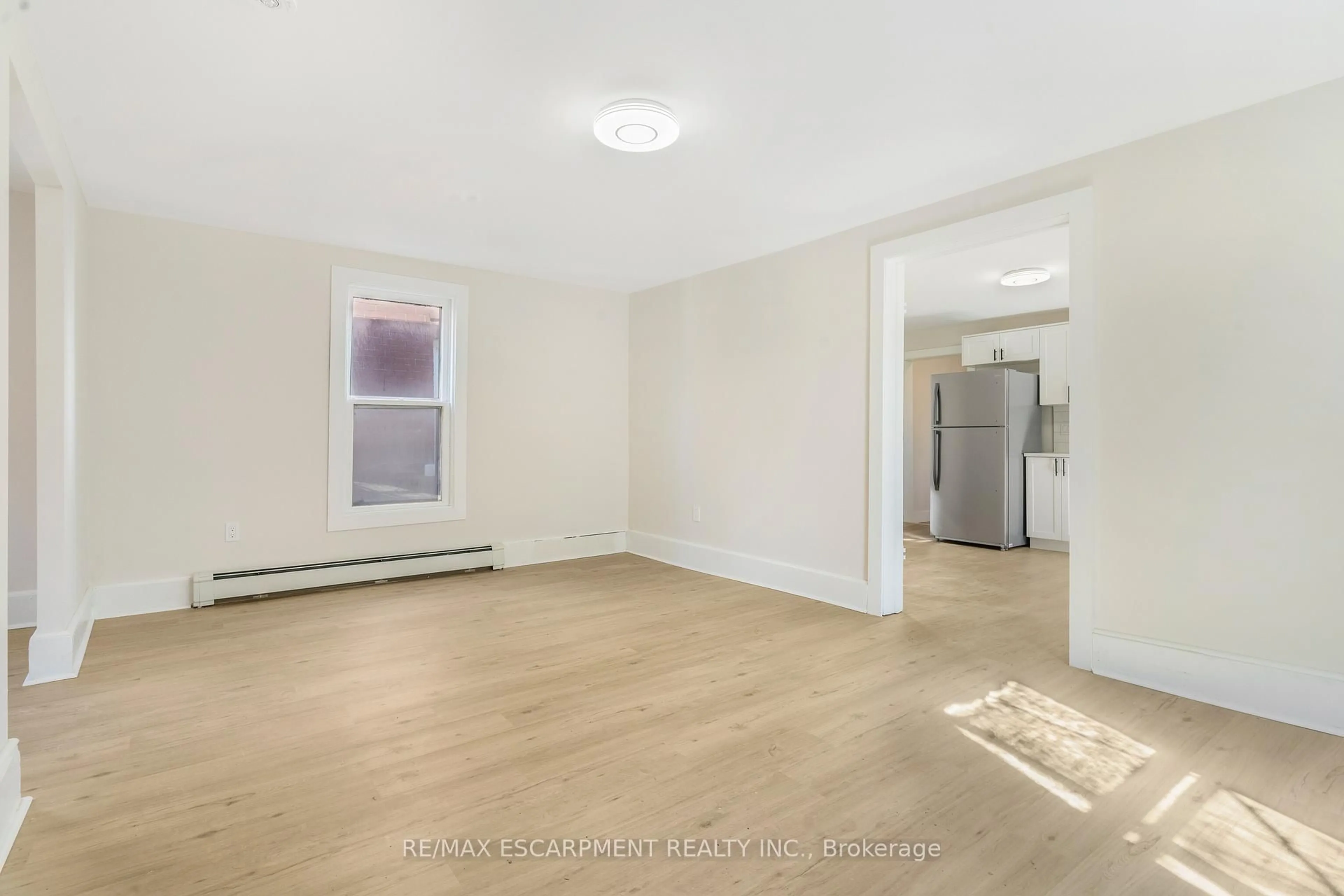 A pic of a room for 16 Albert St, Welland Ontario L3B 4L2