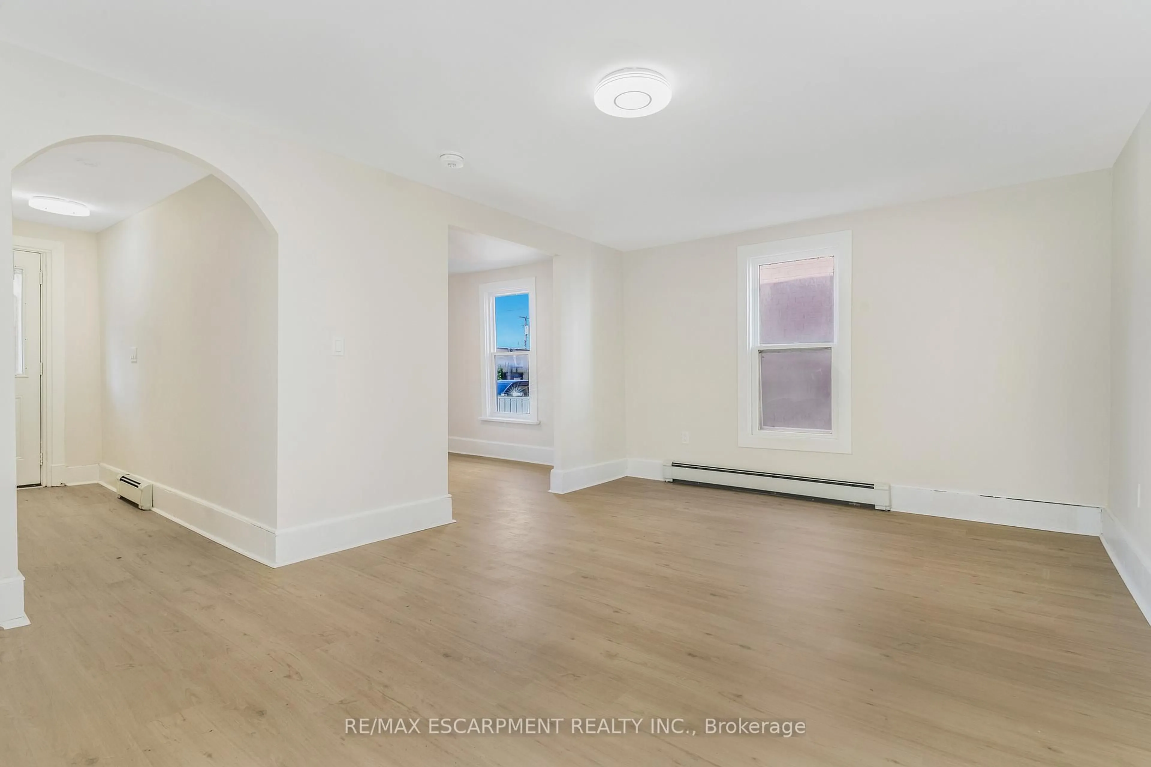 A pic of a room for 16 Albert St, Welland Ontario L3B 4L2